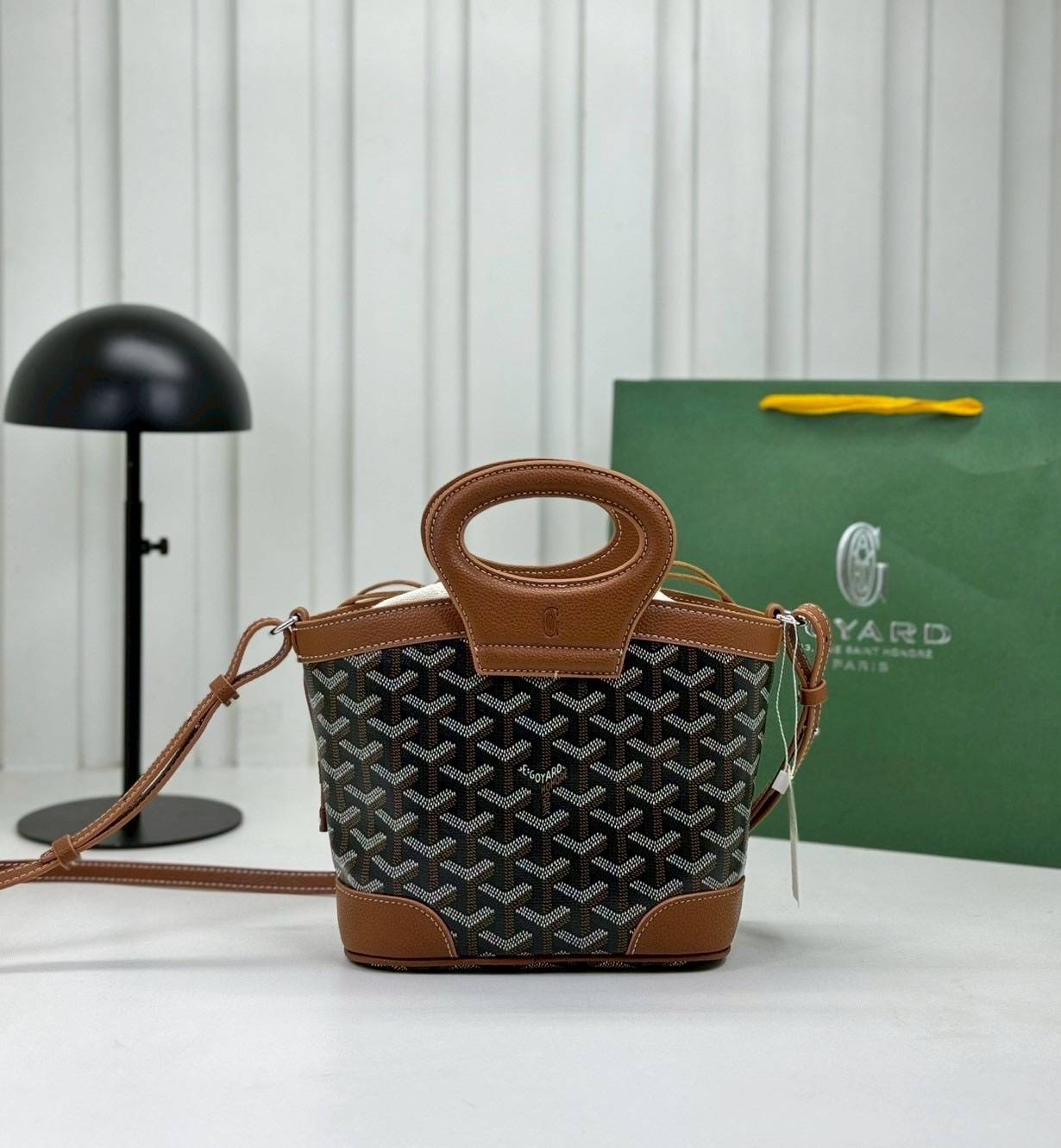 ORI หนังแท้ | Goyard Beluga Mini Bag กระเป๋าสะพายทรงบัคเก็ต พร้อมหูจับในตัว สะดวกใช้งาน ด้านในเป็นผ้าดีไซน์ผูก เพิ่มความน่ารักน่าใช้ สวยมากค่ะ