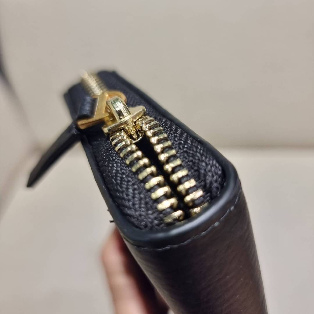 TORY BURCH MCGRAW ZIP CONTINENTAL WALLET กระเป๋าสตางค์ใบยาวรุ่นหายาก จัดเต็มสีสวยพร้อมส่ง ขนาดกำลังพอเหมาะ วัสดุหนังวัวสัมผัสดีมาก