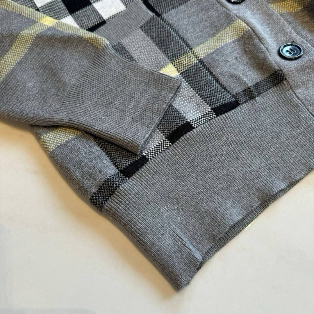 TOP ORI | BURBERRY Vintage Checked Cardigan เนื้อผ้าไหมพรม งานดีสุด สวยสุด เสื้อสเวตเตอร์งานแบรนด์ เนื้อผ้าอย่างดีงานนำเข้าจากโรงงานเทียบแบรนด์ เกรดท็อปออริจินอล เกรดดีสุด เทียบแท้ พร้อมป้ายแท็ก