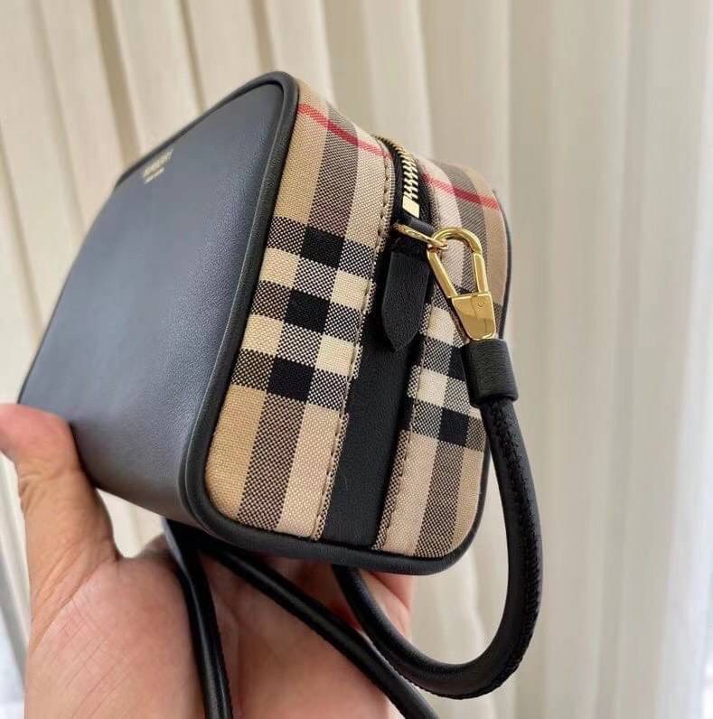 พรีเมี่ยมกิ๊ฟแท้ 100% 】พร้อมส่งที่ไทย ที่นี่ที่เดียว VIP gift BURBERRY Black Vintage Check Half Cube Crossbody Bag