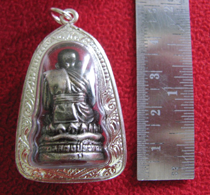 สินค้าหมดค่ะ องค์หลวงปู่ทวดนั่งประทับบนฐานงูเลี่ยมเงินไมครอนพร้อมใบคาถาค่ะ