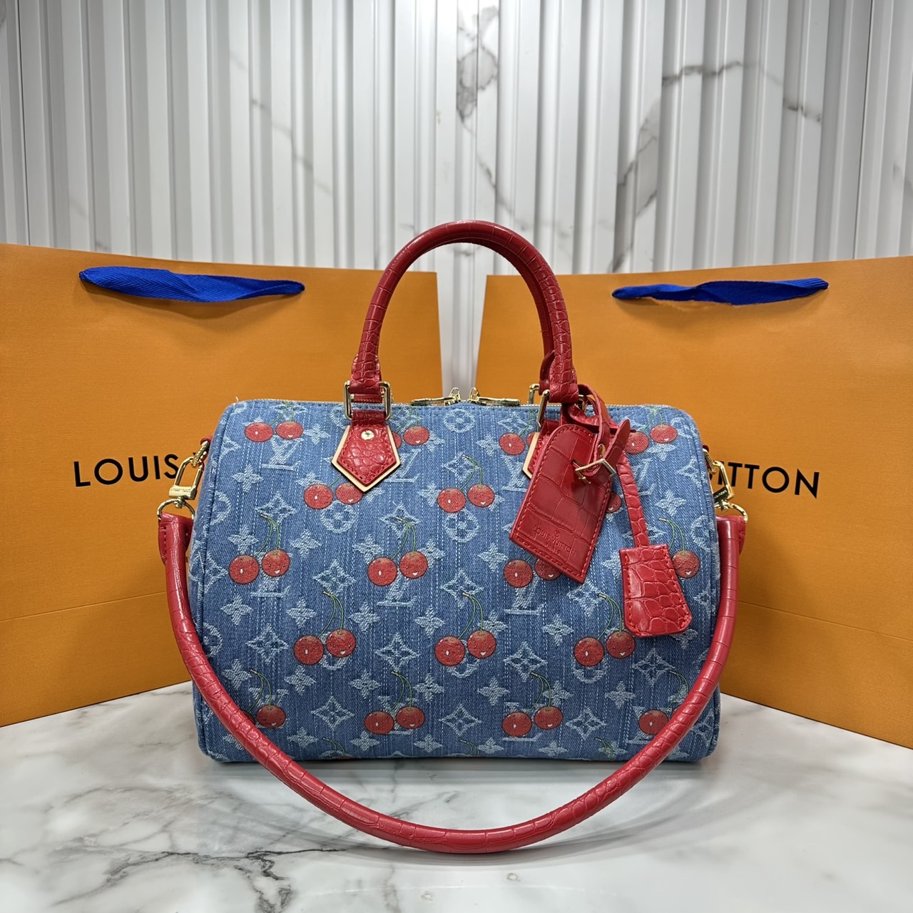 ORI หนังแท้ | LV x TM Bolsa Speedy Soft 30 Monogram cherry ช่วงนี้หน้าเชอรรี่ 🍒 กำลังออก 3 สีสุดฮอตเลือกช็อปได้เลยค่า กระเป๋าสะพายทรงหมอนใบใหญ่ ดีไซน์ใหม่มีชีวิตชีวา แสนสดใสด้วยโมโนแกรมแต่งดีเทลลายเชอร์รี่โดดเด่นสะท้อนความงามเปี่ยมสีสันอันเป็นเอกล