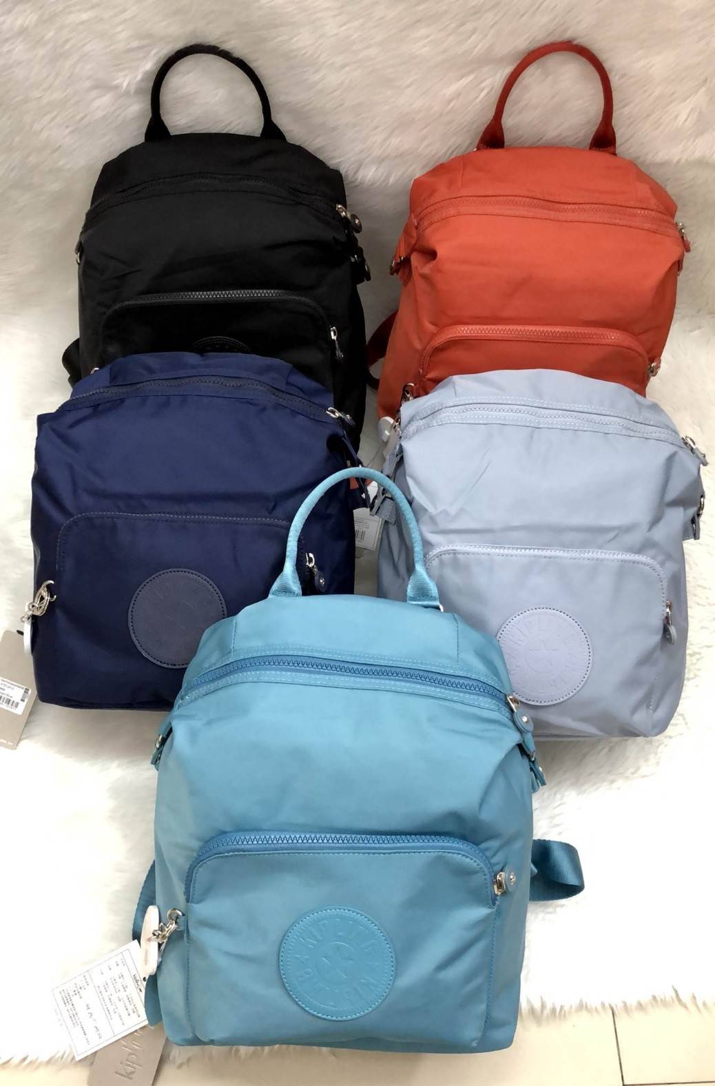 New arrival !!! Kipling Naleb Backpack 2018 พร้อมส่งที่ไทย ไม่ต้องรอพรีฯ กระเป๋าสะพายหลังดีไซน์น่ารัก เอาใจสาวๆยุคใหม่ วัสดุไนล่อนอย่างดี เสริมฟองน้ำ ด้านหน้ามีช่องซิปขนาดกลาง ใส่มือถือหรือของจุกจิกได้ค่ะ เปิดปิดช่องหลักแบบซิป ภายในโล่งกว้าง ใส่ของจุทีเดี