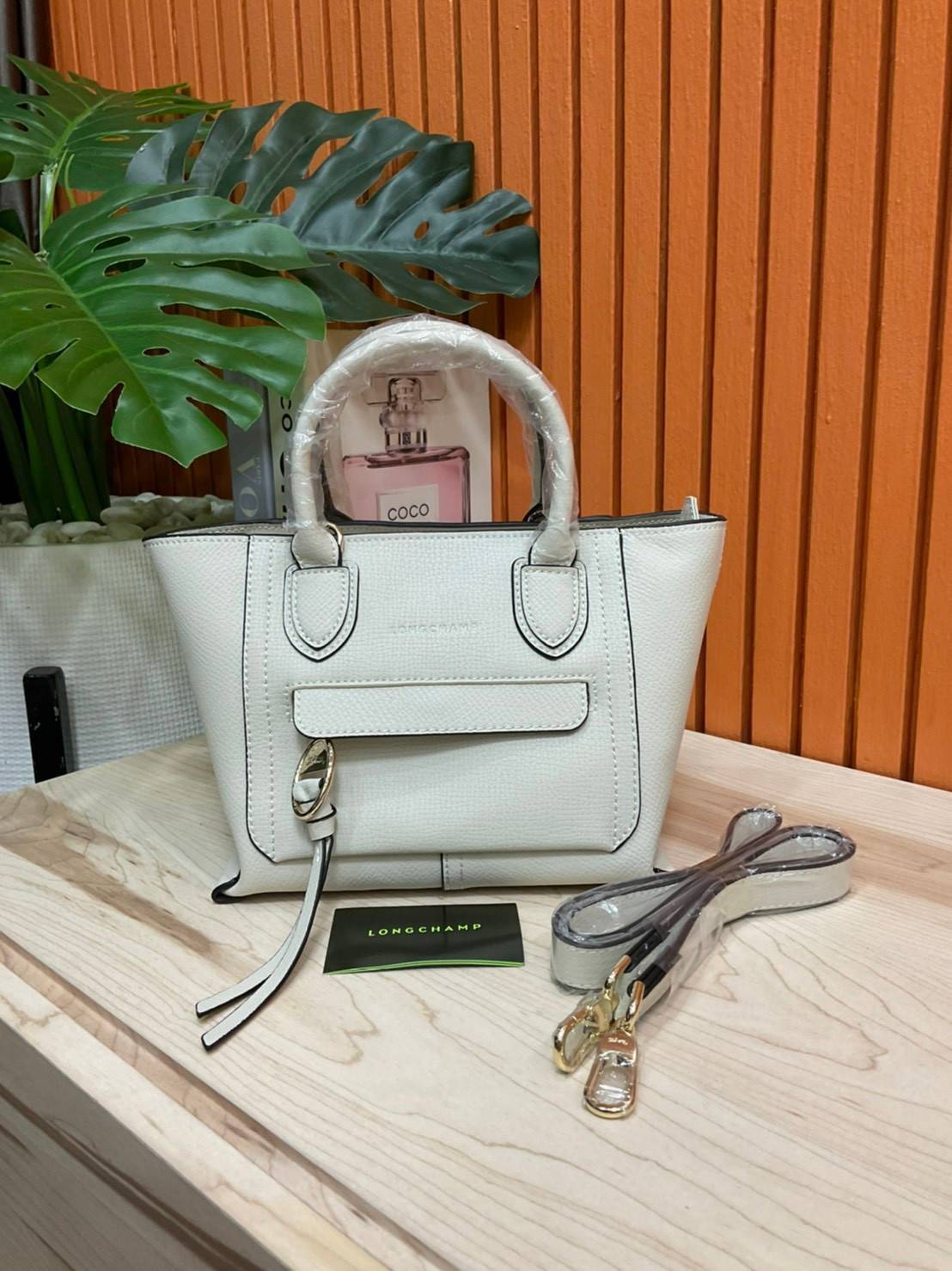 ของแท้ 💯% LONGCHAMP MINI MAILBOX TOP HANDLE BAG กระเป๋าถือ/Crossbody รุ่นหายาก!! รุ่นใหม่ล่าสุด ดีไซน์ด้วยเส้นด้ายที่ดูโฉบเฉี่ยว และ รูปทรงสี่เหลี่ยมคางหมู ทรงสวยโดดเด่น เป็นเอกลักษณ์ของผู้หญิง Longchamp วัสดุ Polyamide & Leather หนังแท้