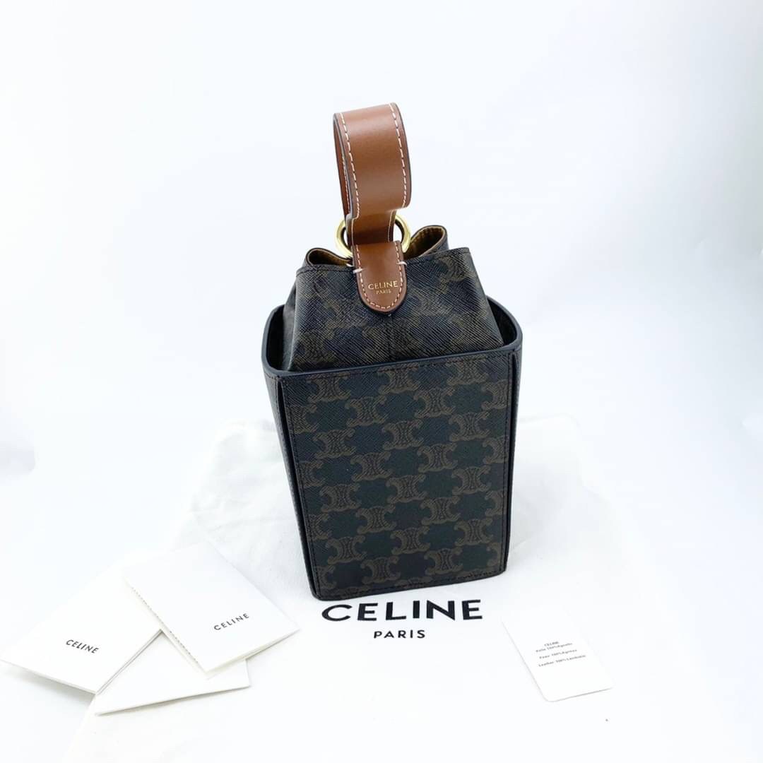 VIP 】หนังแท้ CELINE BOX CLASSIC HANDBAG หนังสวยอยู่ทรง สวยหรูที่สุด รูปทรงทันสมัยคลาสสิกมินิมอลมากค่ะ พร้อมส่งที่ไทยราคาสุดคุ้มห้ามพลาดค่ะ!