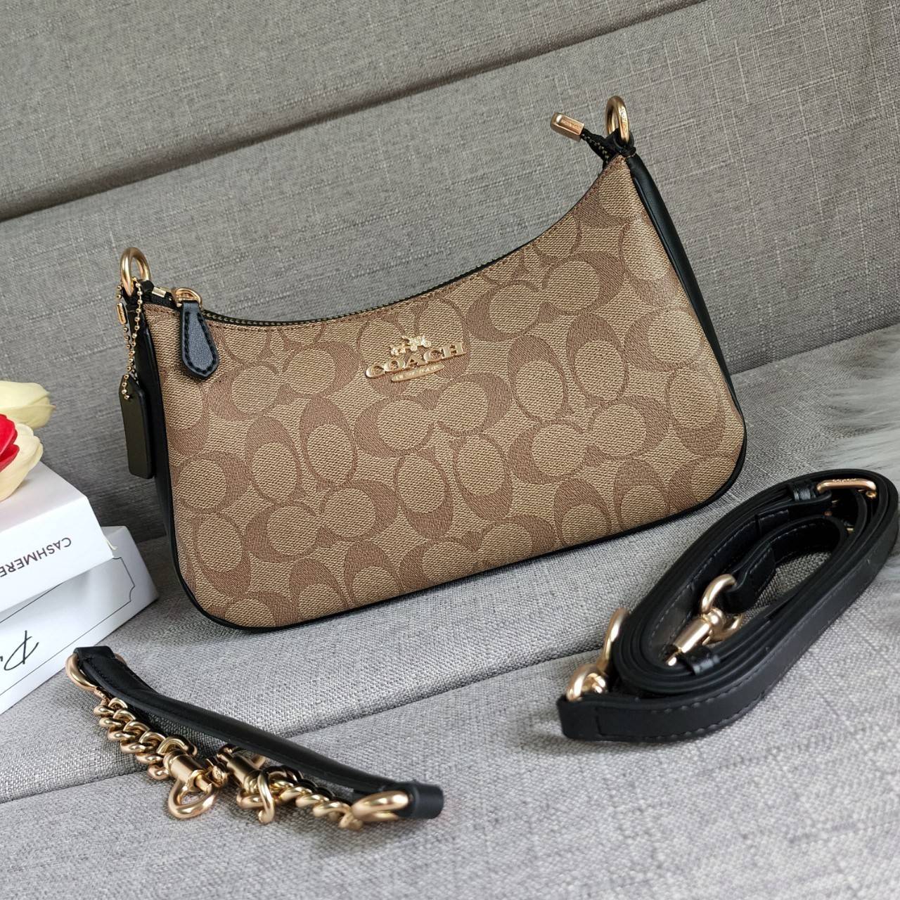 พร้อมส่งครบสี สวยทุกสีเลยค่า😘 ((CA173//CA209//CA548)) COACH TERI SHOULDER BAG 🔹กระเป๋าทรงพอช ในรูปแบบหนังแท้ หนังนิ่มสวยมากค่ะ