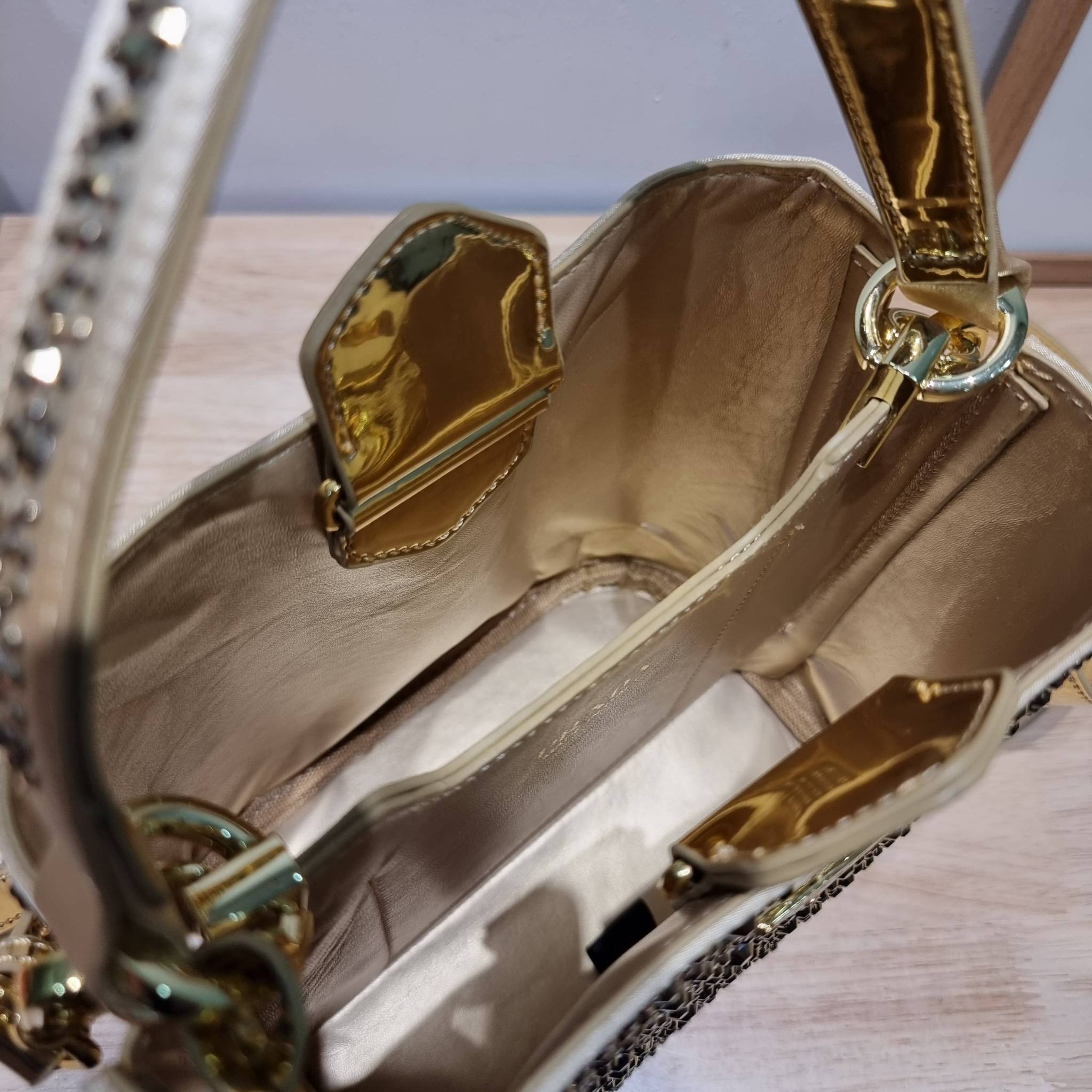 PRADA SMALL PANIER CRYSTAL EMBELLISHED TOTE BAG กระเป๋าสะพายทรงโท้ท ไซส์กำลังสวย หรูหรา โดดเด่น ถือออกงานก็ดูระยิบระยับเล่นแสง ทำให้ดูดีมีราคา