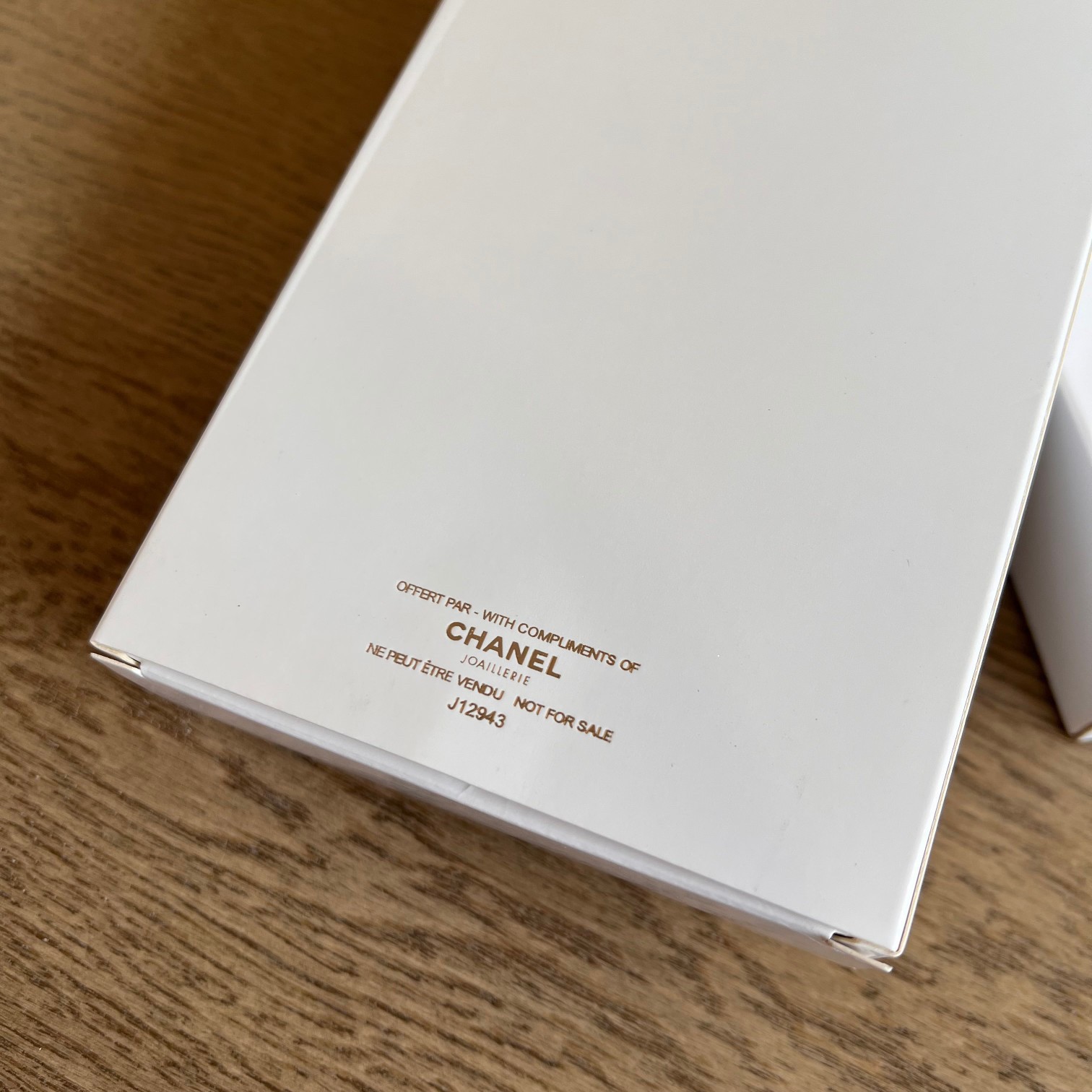 ด่วนมีจำกัด!! CHANEL COCO SMARTPHONE CASE AND CROSSBODY BAG กระเป๋าใส่มือถือ ใส่บัตร ที่มาพร้อมสายสะพายสวยหรู ตัวหนังนิ่ม ขนาดกำลังน่ารัก