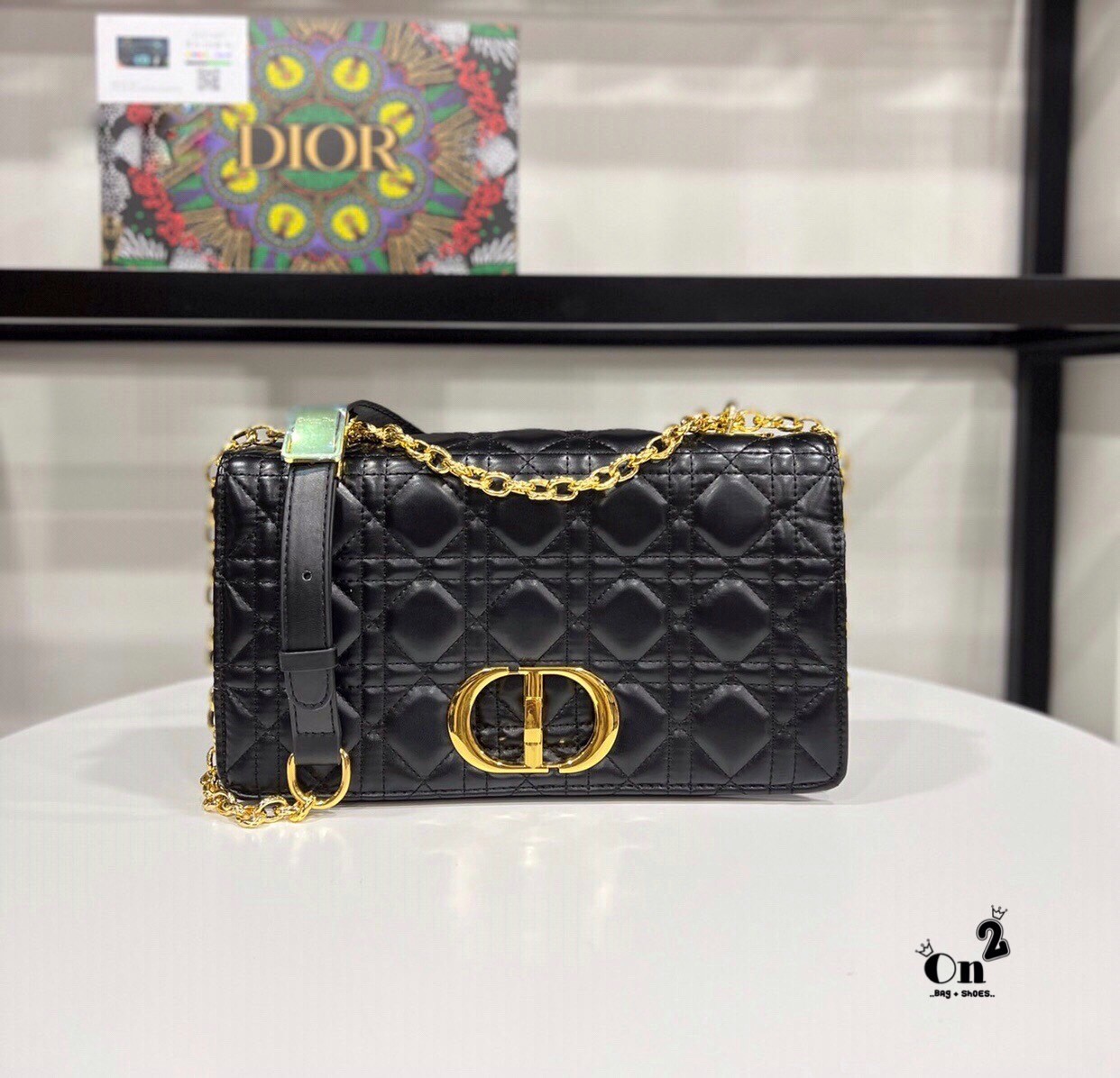 DIOR CARO BAG กระเป๋าสะพายทรงกล่องเปิดหน้าแต่งอะไหล่CD มาพร้อมสายสะพายยาวครอสบอดี้ มาครบ 3 ขนาด หนังสวย ภาพถ่ายจากงานขายจริงนะคะ