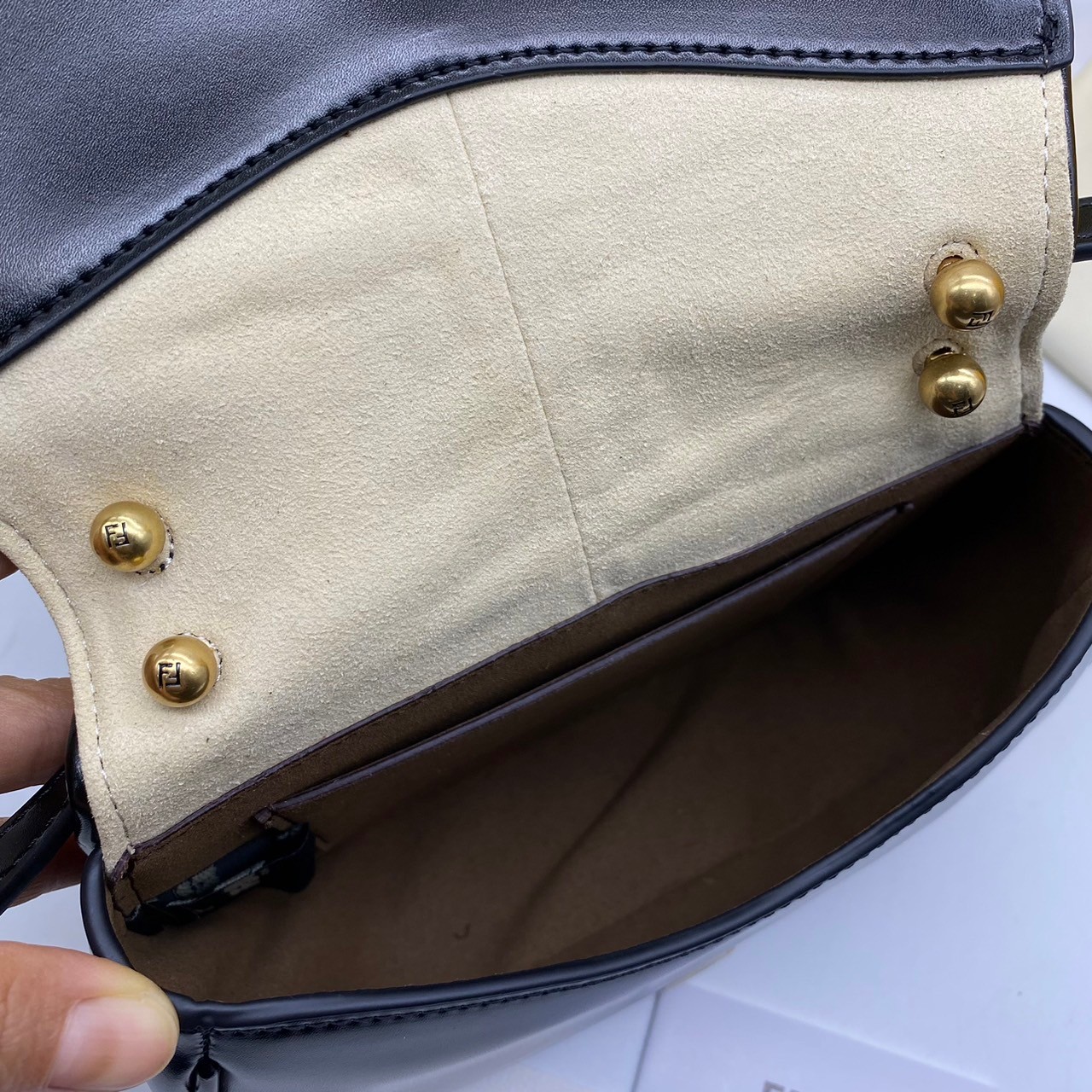 FENDI C’mon Mini leather bag สีดำ เกรดออริจินอล สลับแท้ ภาพถ่ายจากงานขายจริง ใช้งานต่างประเทศได้