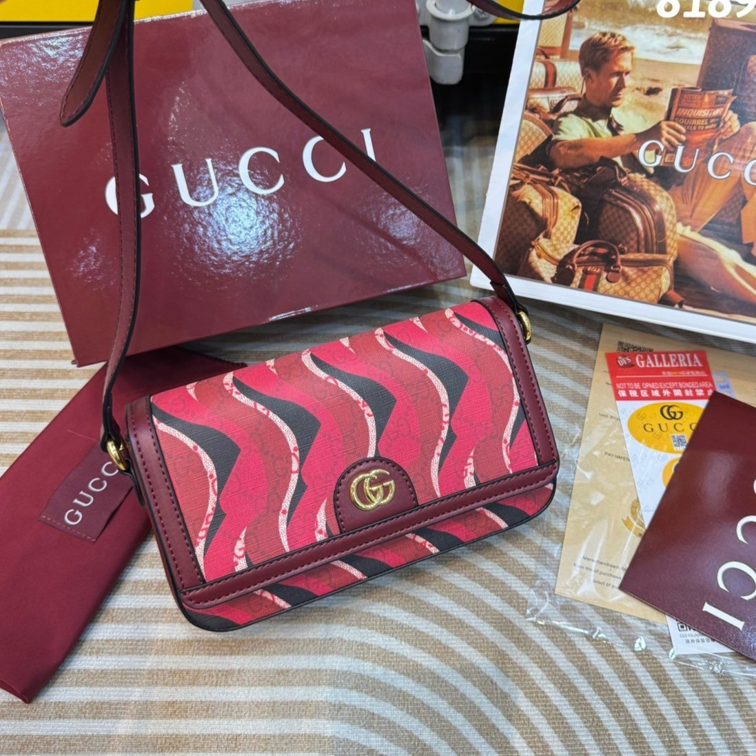 GUCCI Lunar New Year Printed super mini bag / GG Crossbody Bag กระเป๋าสะพายคอลใหม่ทรงสวยผู้ดี สีแดงขับผิวรับทรัพย์ ลวดลายรูปงูในตำนานเสริมความงดงามสวยหรูโดดเด่นอย่างลงตัว