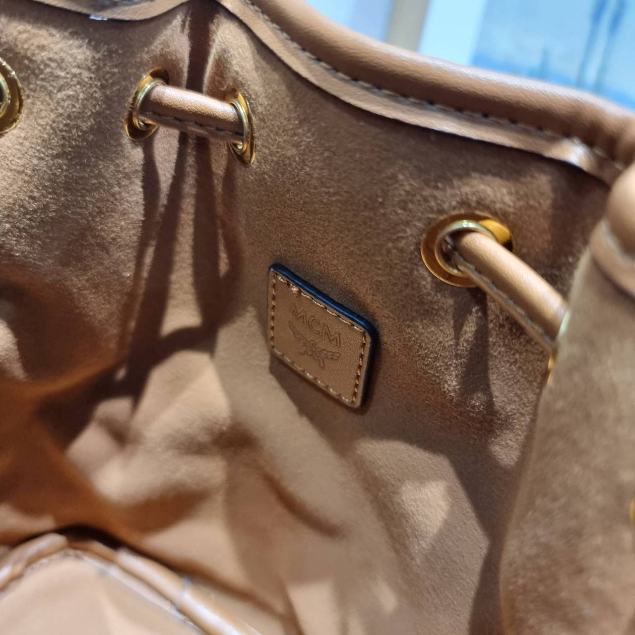 M.C.M MINI DESSAU DRAWSTRING BAG IN VISETOS กระเป๋าสะพายทรง bucket ไซส์ mini เกรดออริ สลับแท้ 1:1 ใช้งานต่างประเทศได้