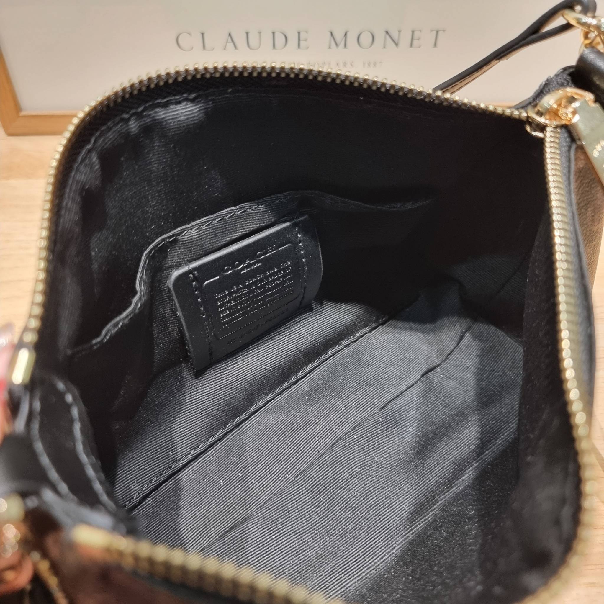 COACH TOP HANDLE POUCH F58321 พร้อมส่ง 9 สี กระเป๋าทรงพอช ยอดฮิต ยกขึ้นแท่น ด้วยดีไซน์ที่ออกมาให้ใช้งานได้ง่าย ขนาดกำลังเหมาะ