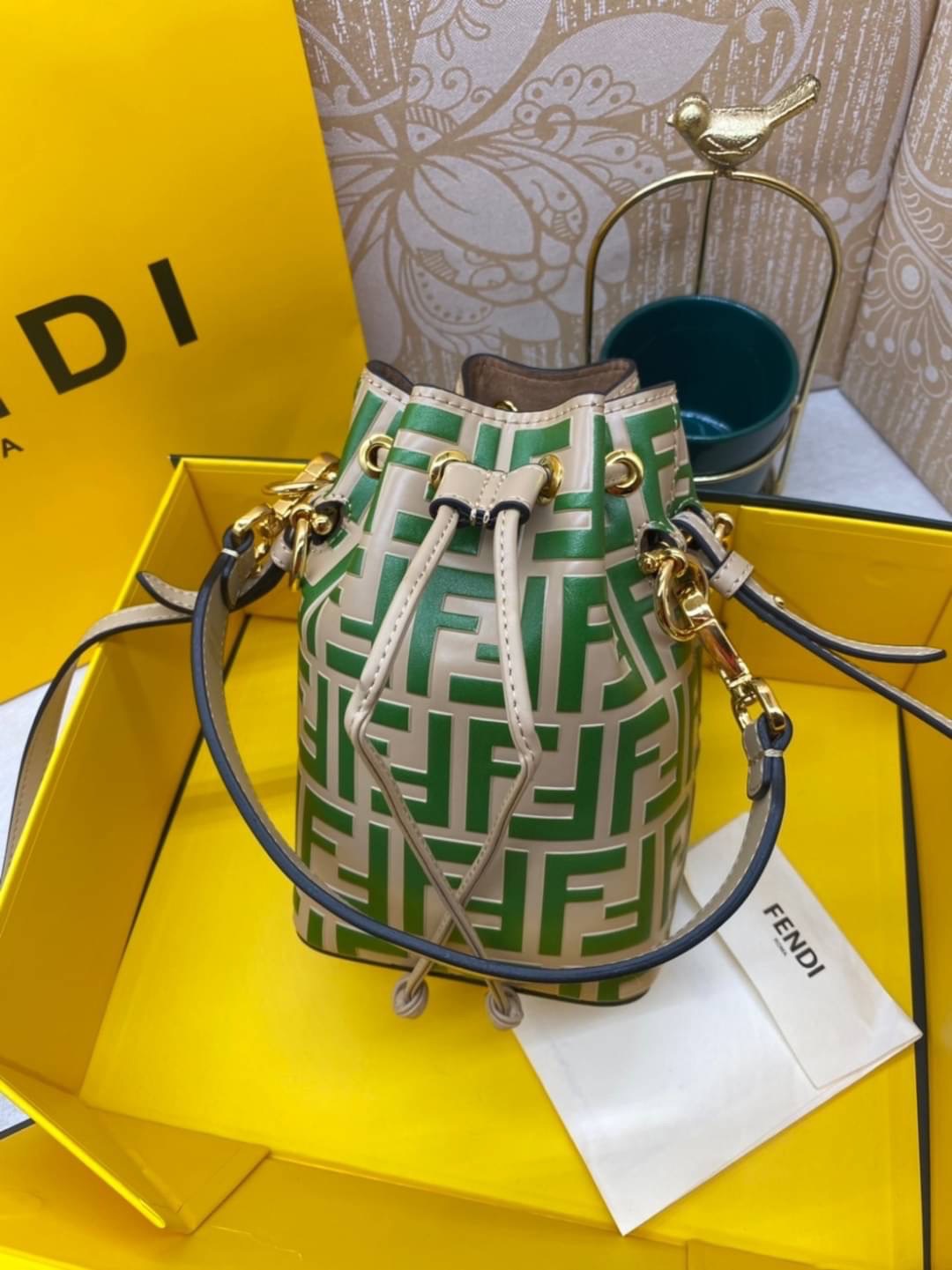 FENDI Mon Tresor Brown leather mini bag / FENDI Bucket Bag กระเป๋าสะพายทรงบัคเก็ต ไซส์มินิ รุ่นยอดนิยม