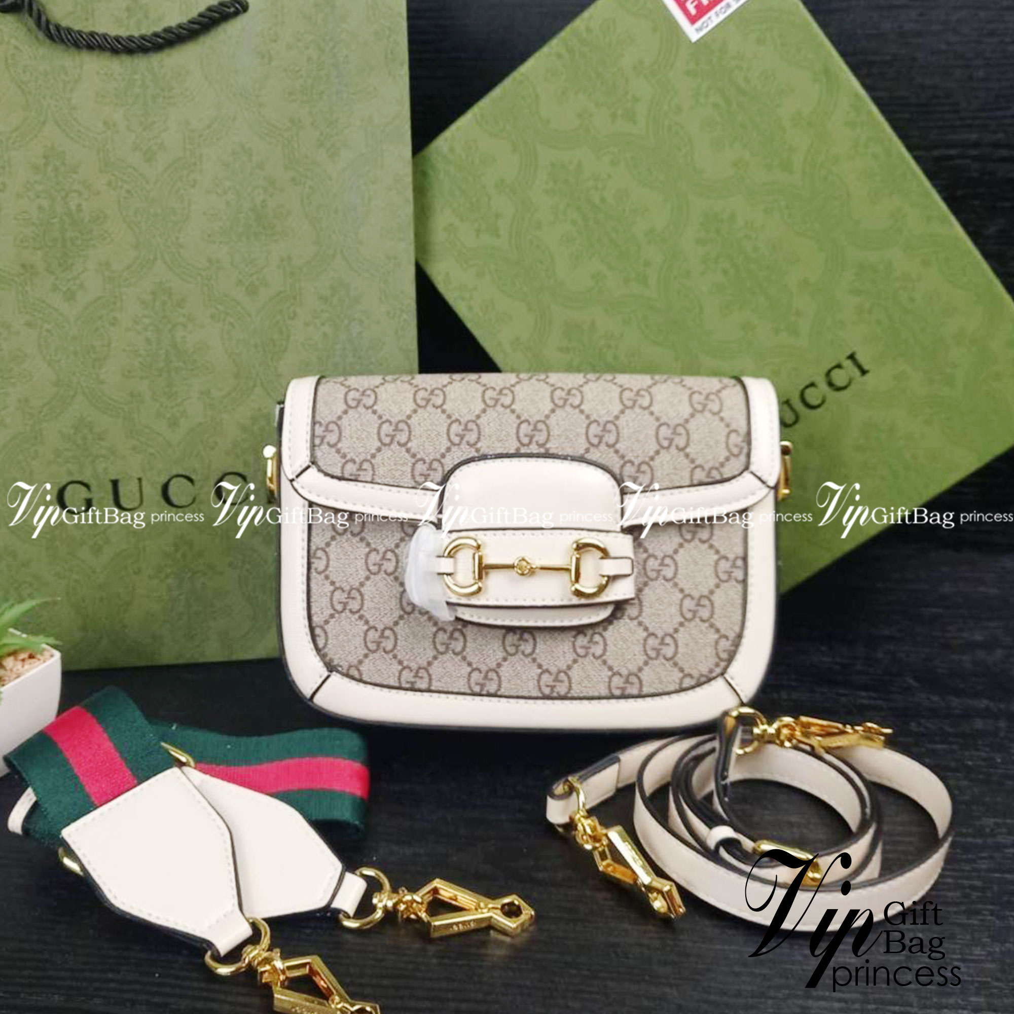 GUCCI HORSEBIT 1955 MINI BAG กระเป๋า crossbody รุ่นฮิต สุดหรูหรา คลาสสิค จุของสำคัญได้เยอะ มาพร้อมสายสะพายยาว 2 เส้น สามารถ ปรับระดับได้ ถอดออกได้ รุ่นนี้ใช้งานดีมาก บอกต่อกันถึงที่สุด ใช้ได้ทุกโอกาส เป็นอีกรุ่นที่โดดเด่นมากๆ