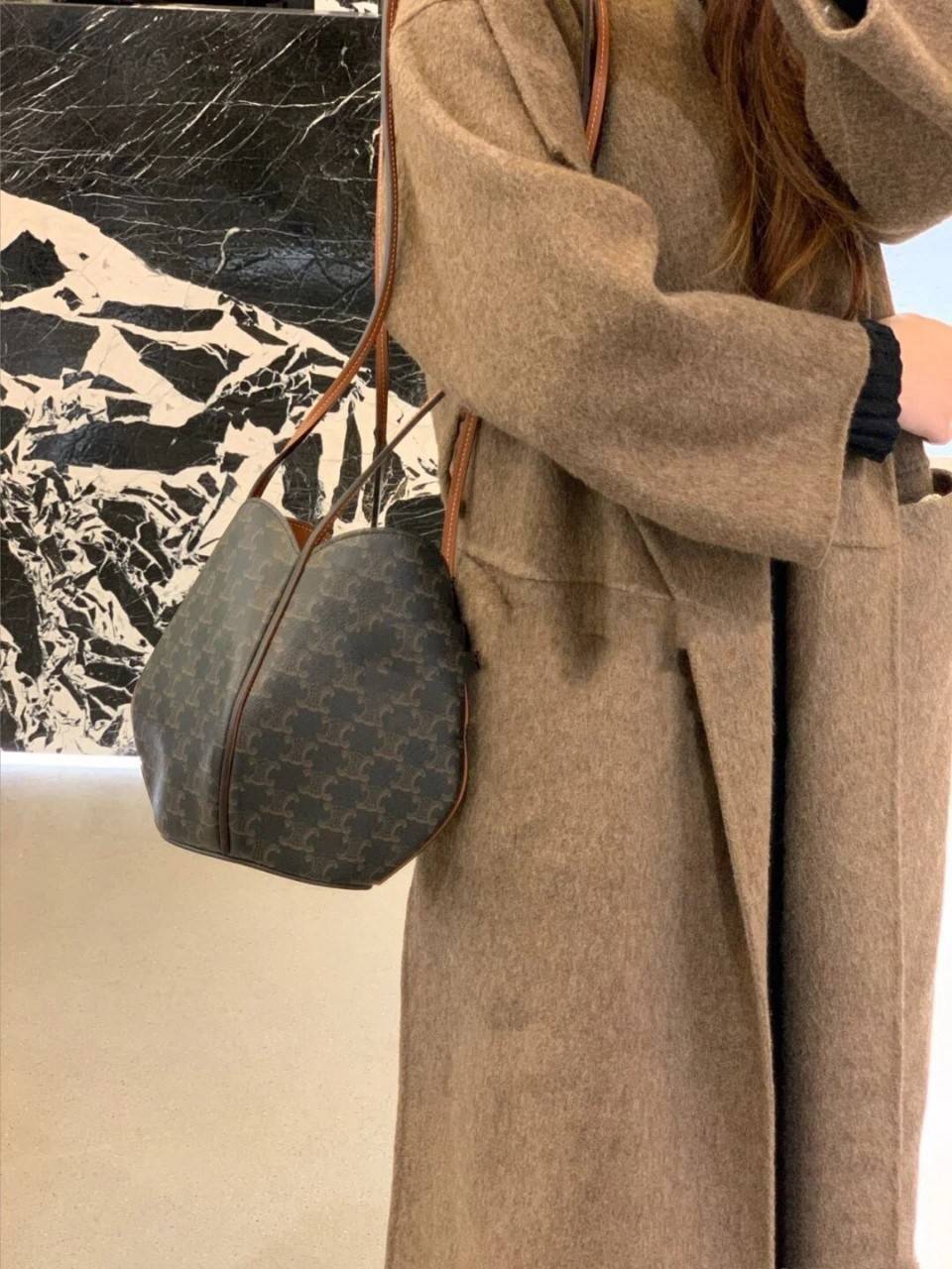 NEW 2021 !!! CELINE CROSSBODY VIP GIFT BAG(GWP) กระเป๋าสะพายไหล่/คสอบอดี้ทรงสวยมีสไตล์