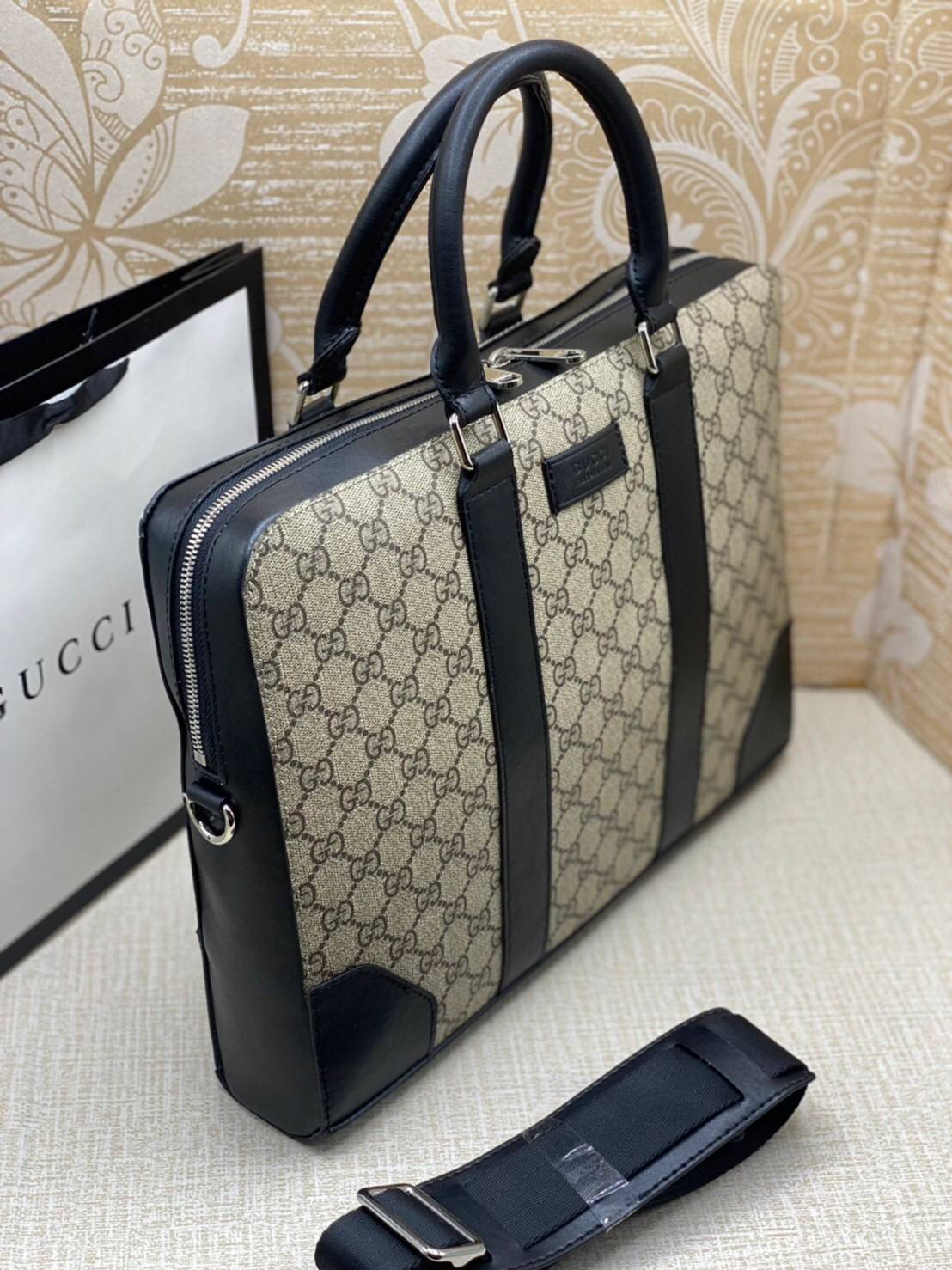 Gucci GG Supreme Briefcase พร้อมส่งที่ไทย ภาพสินค้าถ่ายจากงานจริง GG Supreme work bag with Web shoulder strap