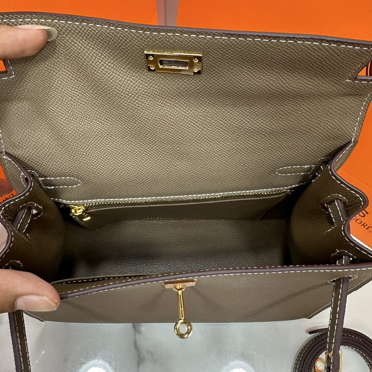 ORI หนังแท้ | Hermes Kelly 25cm / 28cm กระเป๋าสะพายที่สุดแห่งหรูหราลัคชู นิยามของความสง่างามเหนือกาลเวลา แบรนด์เนมในฝัน งดงามดั่งเจ้าหญิง