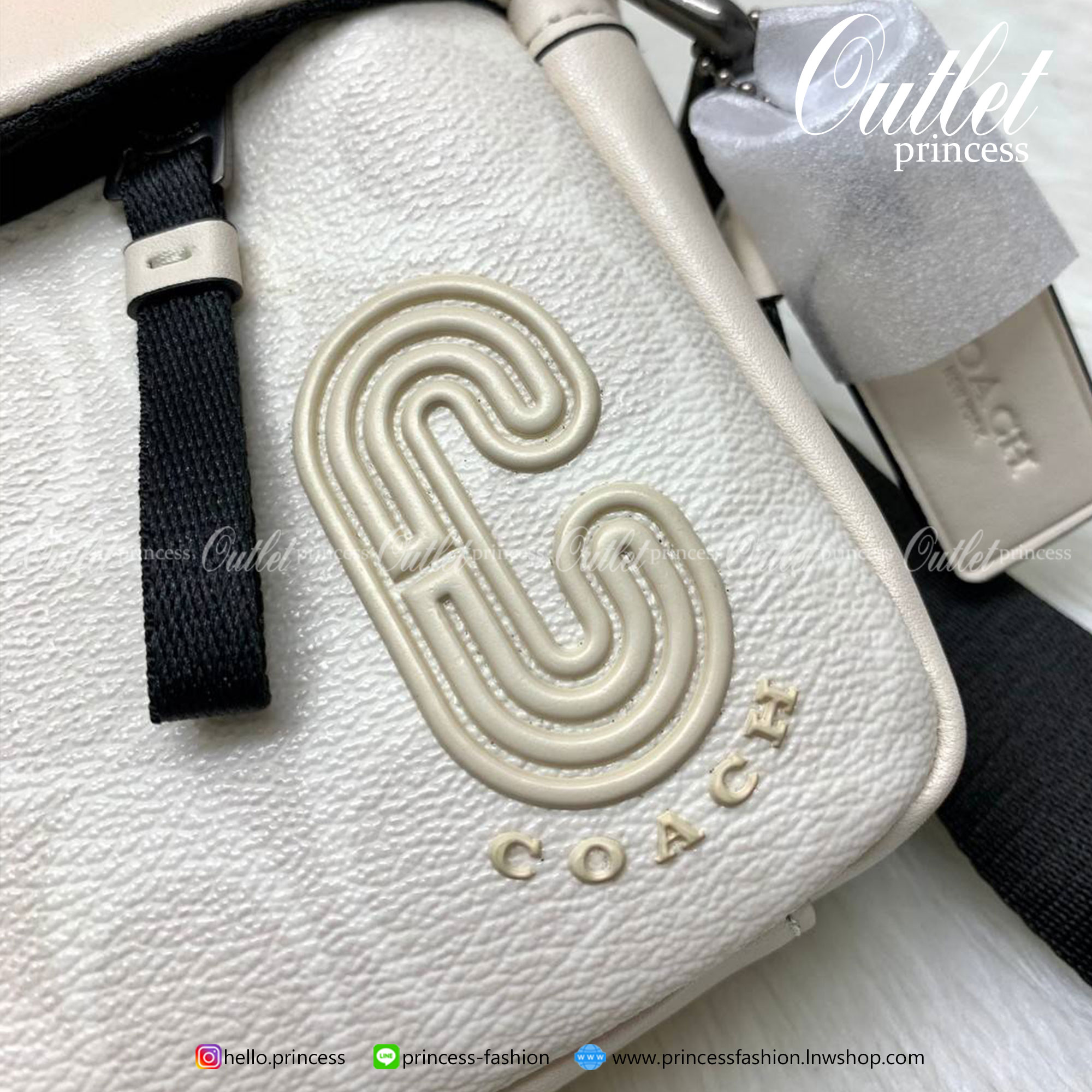COACH EDGE CROSSBODY IN SIGNATURE CANVAS ((2338//2945)) 🌈สินค้าออกใหม่ พร้อมส่งค่ะ! กระเป๋าสะพายครอสบอดี้ร์ วัสดุหนังแท้ หนังนิ่มอย่างดีค่ะ ด้านหน้ามีช่องซิปซ่อนให้หนึ่งช่อง เปิดปิดช่องหลักแบบซิปคู่ภายในกว้าง ใส่ของได้จุเลยนะคะ มีช่องซิปและช่องเล็