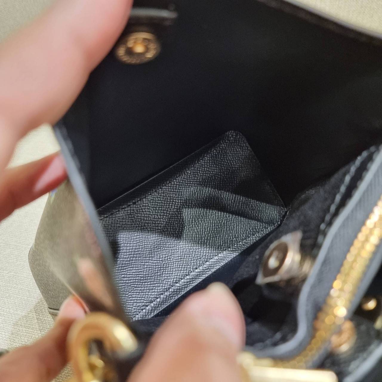 COACH MINI TOWN BUCKET BAG IN SIGNATURE CANVAS WITH VINTAGE MINI ROSE PRINT ((7270 7268 7267)) คอลเลคชั่นใหม่ล่าสุด!! น้องสาวคนสวยมาแล้วจ้า สดใสต้อนรับเทศกาลคริสต์มาส 🎅🎄 กระเป๋าบัคเก็ต ไซส์มินิ ใบจริงน่ารักม้าก!! น่าใช้แบบที่สุด วัสดุหนังแ