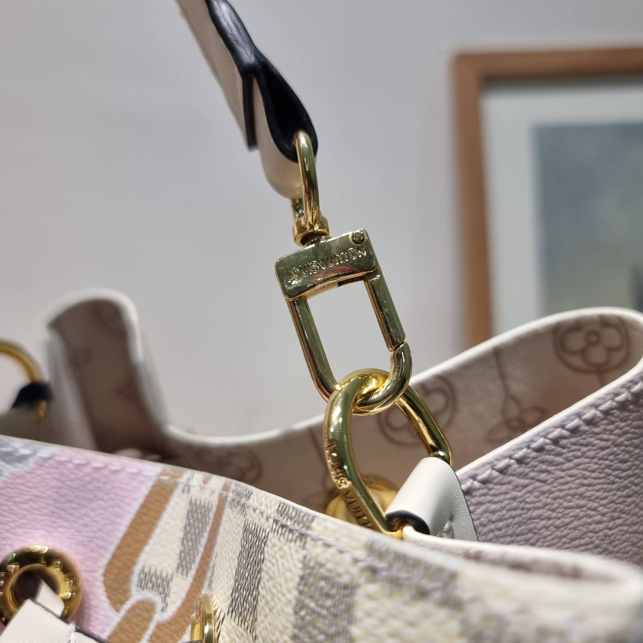 LV Neonoe MM Damier Azur New Spring Collection - Nautical อีกหนึ่งรุ่นท็อปฮิต กับดีไซน์ใหม่ต้อนรับฤดูร้อน กับกระเป๋าสะพายทรงบัคเก็ตใบใหญ่