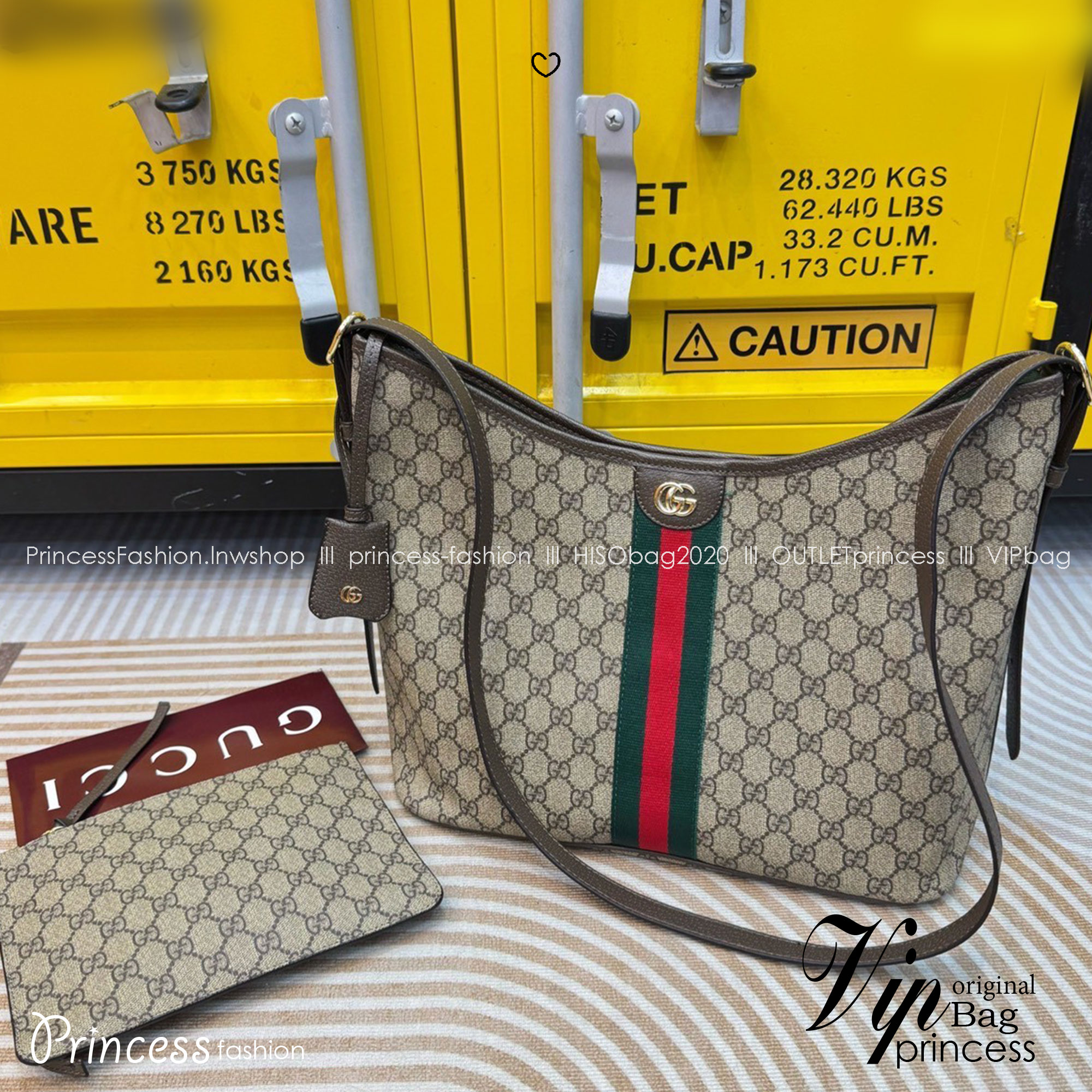 GUCCI Ophidia large shoulder bag กระเป๋าสะพายทรงโท้ท คอลสุดคลาสสิก ใบใหญ่กำลังดี จุคุ้ม โดดเด่นด้วยลวดลายคลาสสิคเอกลักษณ์ วัสดุหนังแคนวาส ภายในโล่งกว้างมาก