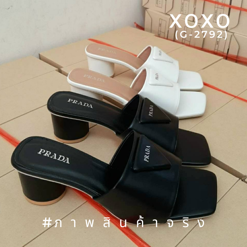 Prada งานสวม สวย เก๋ หรู วัสดุหนัง PU ส้นทรงกระบอกทรงกลม ใส่สบาย ใช้งาน ไม่เมื่อย น้ำหนักเบา ด้านหน้าติดอะไหล่แบรนด์โลโก้ทรงสามเหลี่ยม แมทส์ชุดง่าย