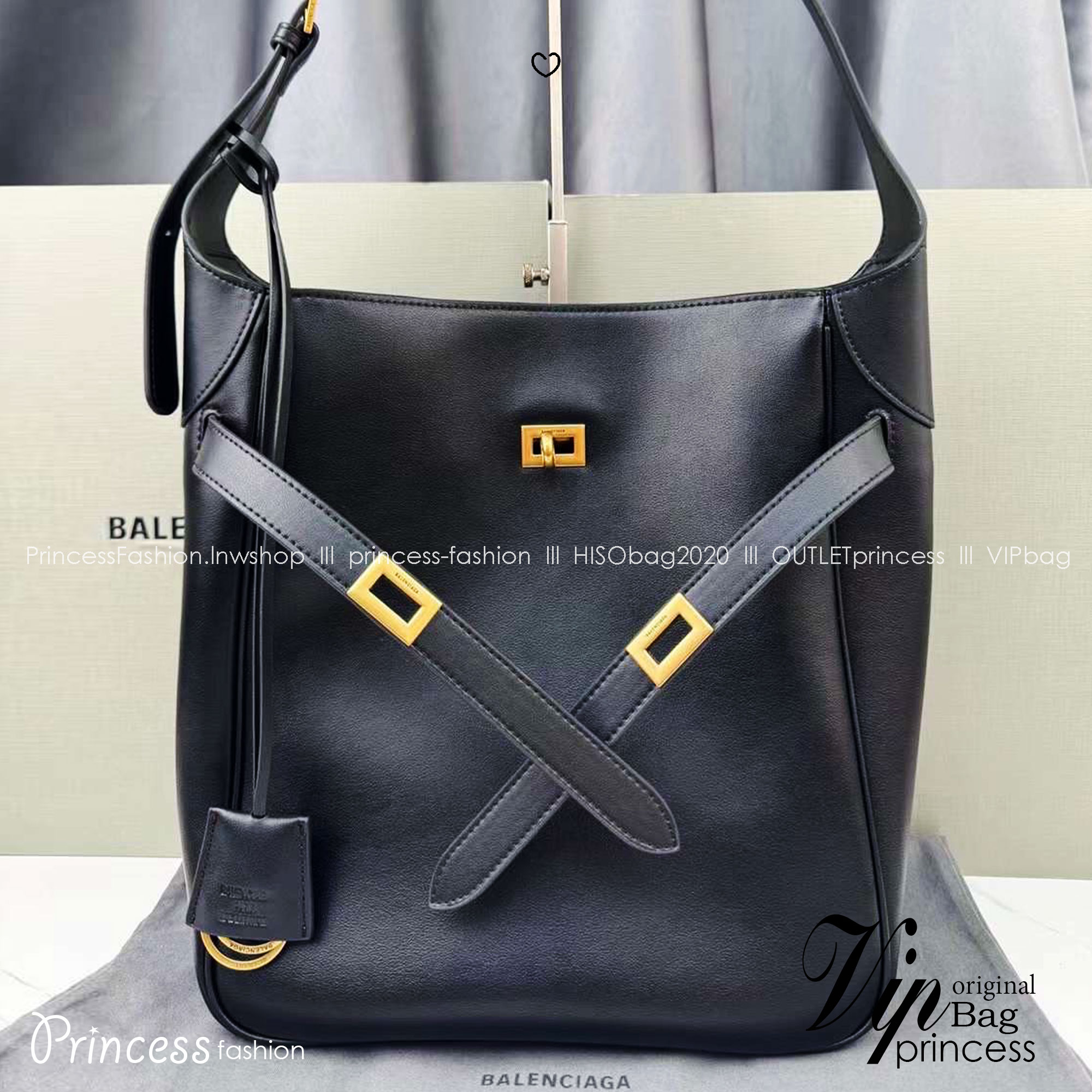Balenciaga Tote Leather Shoulder Bag กระเป๋าสะพายไหล่ทรงโท้ทดีไซน์สวยเลิศ!! ไม่ซ้ำ เอกลักษณ์ที่โดดเด่นด้วยรูปทรงใช้งานง่าย