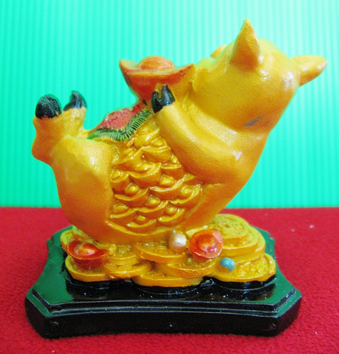 สินค้าหมดค่ะ รูปปั้นหมูแบบเดี่ยวเสริมดวงปีขาล 2561 เสริมโชคลาภวาสนา แบบตั้งโต๊ะค่ะ