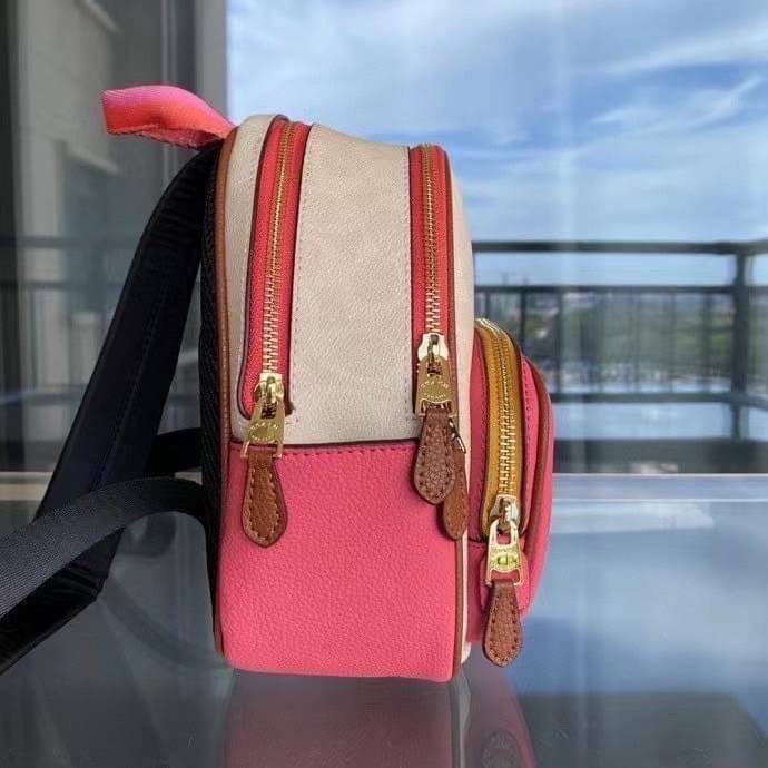 COACH Mini Court Backpack In Signature Canvas With Butterfly / With Radish C8259 C8257 🌈ต่อกันเลย สวยกันก่อน วางน้องไม่ลงเลยจริงๆค่าา😍 พร้อมส่ง! ยังไม่เข้าไทย กับกระเป๋าสะพายหลังแบบมีหูหิ้วในตัว บอกก่อนเลยว่าหนังของน้องทั้งนิ่ม ทั้งสวย อย่
