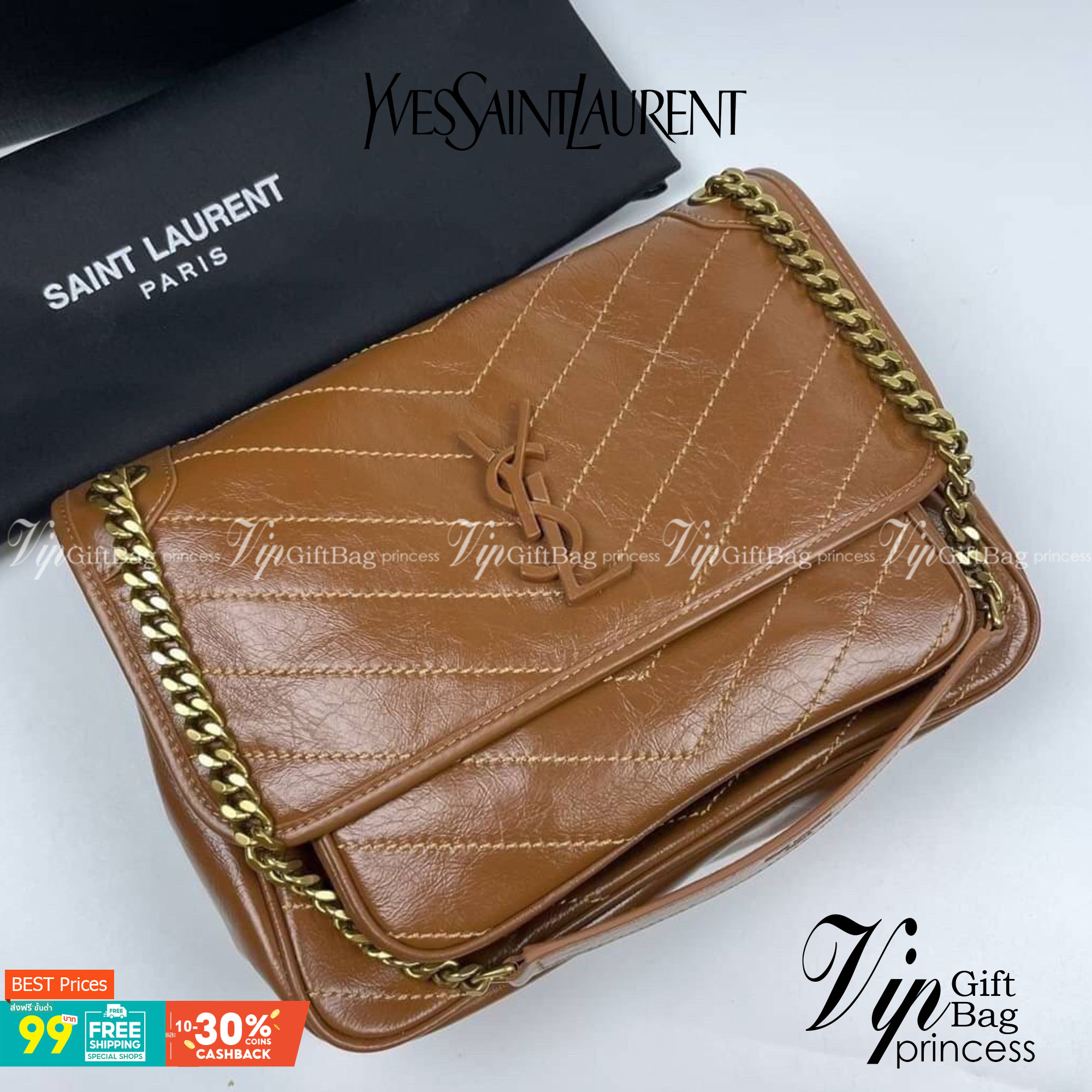 Saint Laurent Niki shoulder bag กระเป๋าสะพายรุ่นโดดเด่นด้วยโครงสร้างทำจากหนังวัว หนังมันเงา นิ่ม งานสวยมากๆ ค่ะ ด้านหน้าประดับโลโก้แบรนด์ และมีช่องสำหรับเก็บของที่หยิบใช้บ่อย ตอบโจทย์การใช้ชีวิตระหว่างวันได้ดีมากๆ สายสพายดีไซน์ได้หลายรูปแบบ แมทกับการแต่งต