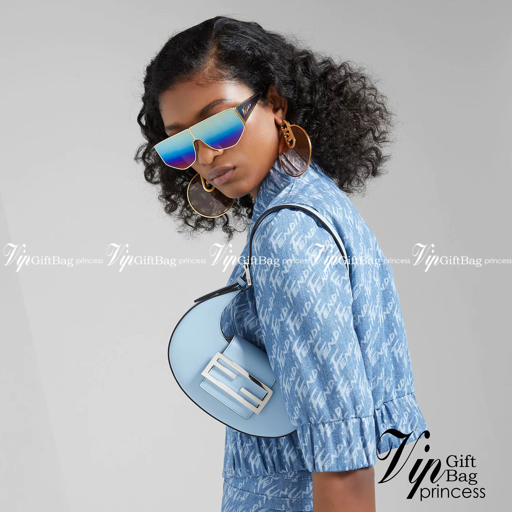 Fendi Cookie mini hobo bag / Fendi Mini Cookie FF fabric mini bag คอลใหม่ล่าสุด น้องเล็กกะทัดรัด อะไหล่ทองสวยหรูไฮโซ งานคุณภาพเน้นๆ งานเป๊ะปังมากปั้มทุกจุด กระเป๋าสะพายไหล่แบรนด์หรู น่ารักมากค่ะ