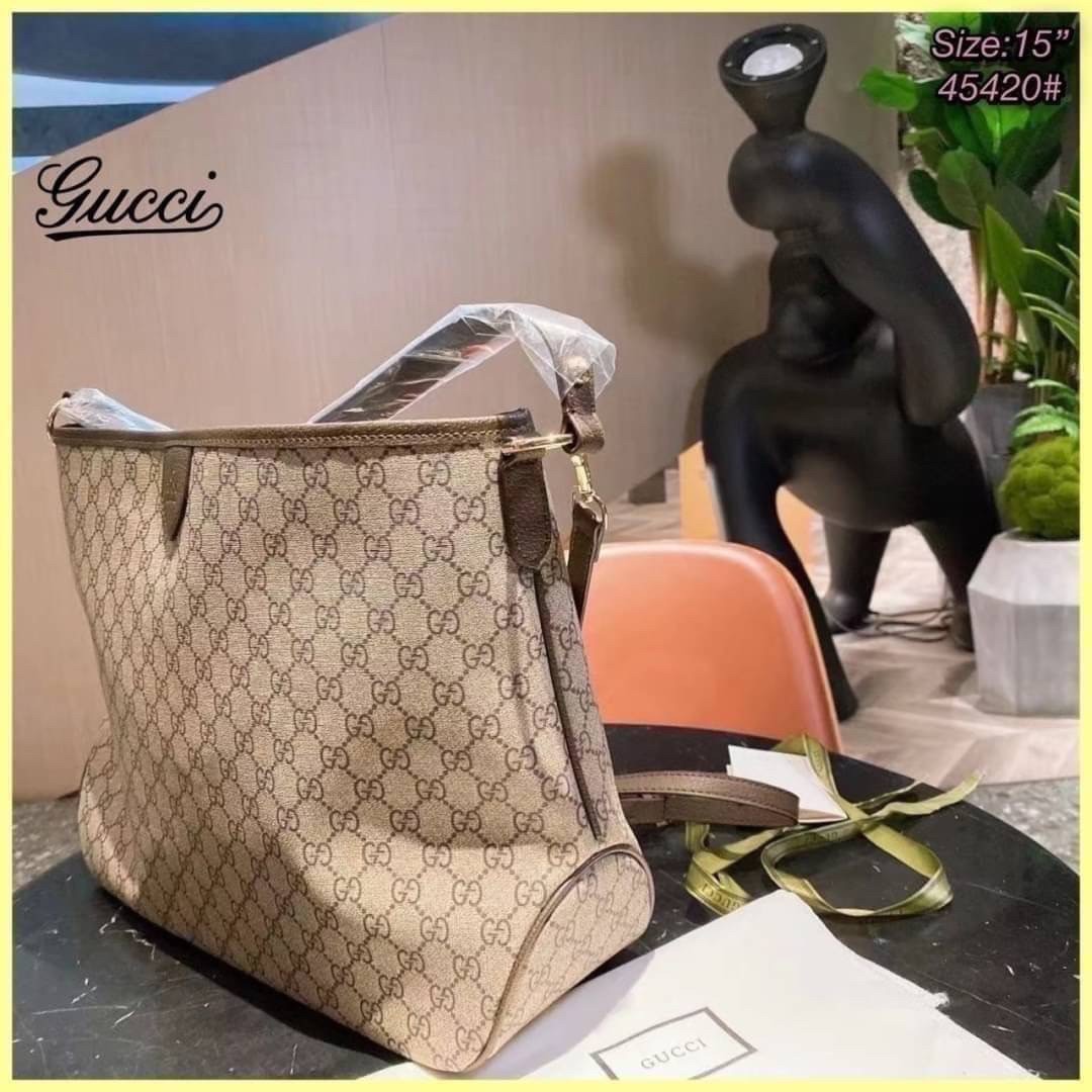 GUCCI Tote Bag / GG Ophidia Tote Bag กระเป๋าสะพายโท้ทใบใหญ่ คลาสสิคโมโนแกรมสุดหรู วัสดุแคนวาสตัดขอบหนัง ภายในเป็นช่องโล่งกว้าง จุของได้เยอะ หยิบจับสะดวก ใช้งานสะดวกสามารถสะพายได้ทุกวัน
