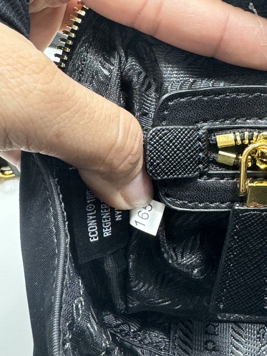 ORI หนังแท้ | Prada Medium Re-Edition 1978 Tote Bag กระเป๋าสะพายใบใหญ่เรียบหรู งานผ้าไนลอนฐานหนัง พร้อมหูจับใช้งานง่าย