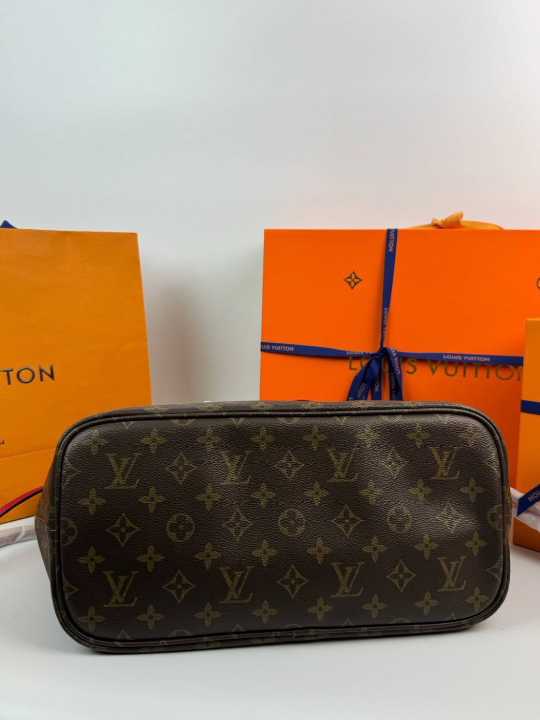 ORI หนังแท้ | LV Inside Out MM Tote Bag กระเป๋าสะพายทรงโท้ท พร้อมใบเล็ก