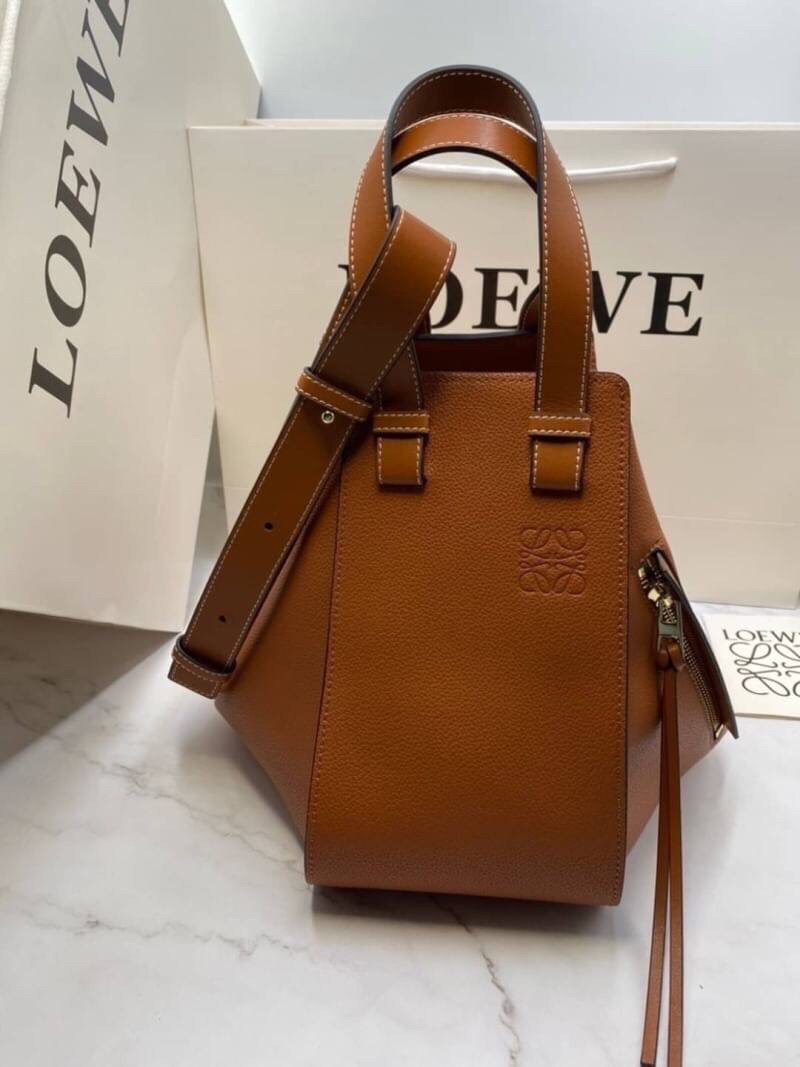 พรีเมี่ยมกิ๊ฟแท้ 100% 】งานหนังแท้ Loewe Hammock Leather Hobo Bag TAN