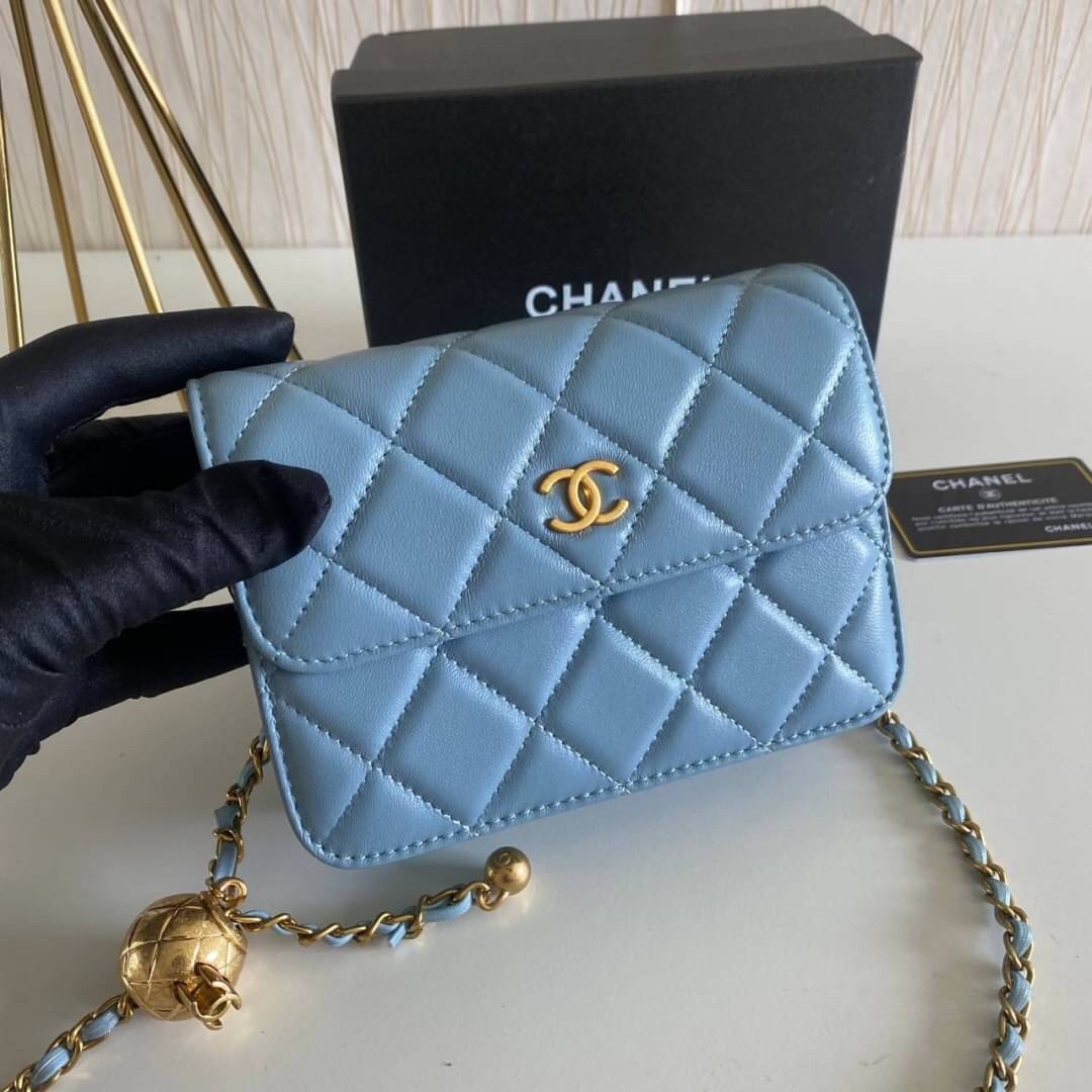 VIP GIFT 】หนังแกะแท้ CHANEL lambskin small shoulder bag with chain เรียบหรู ดูดี ดีไซน์สุดคลาสสิค ใช้ออกงานได้เลย มีสายโซ่อะไหล่ทองรมควันอย่างลงตัว ไอเท็มแนะนำพร้อมส่งที่ไทยราคาสุดคุ้มห้ามพลาดค่ะ!