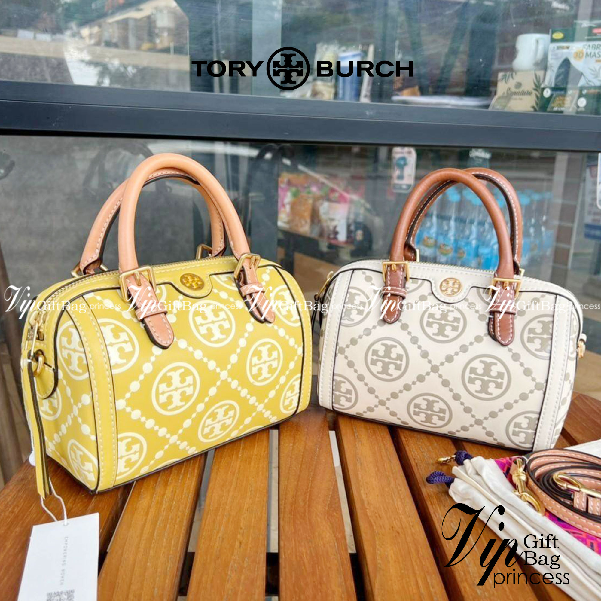 Tory Burch T-Monogram Mini Embossed Wine Bucket Bag / Tory Burch Mini Bucket กระเป๋าถือหรือสะพายไหล่ ทรงหมอนขนาดเล็ก ประดับด้วยลวดลายอันเป็นสัญลักษณ์ของแบรนด์ ถูกประดิษขึ้นด้วยความพิถีพิถันวัสดุหนังอย่างดี ด้านในบุด้วยหนังไมโครซูแอคเนื้อนุ่มทำความสะอาดง่า
