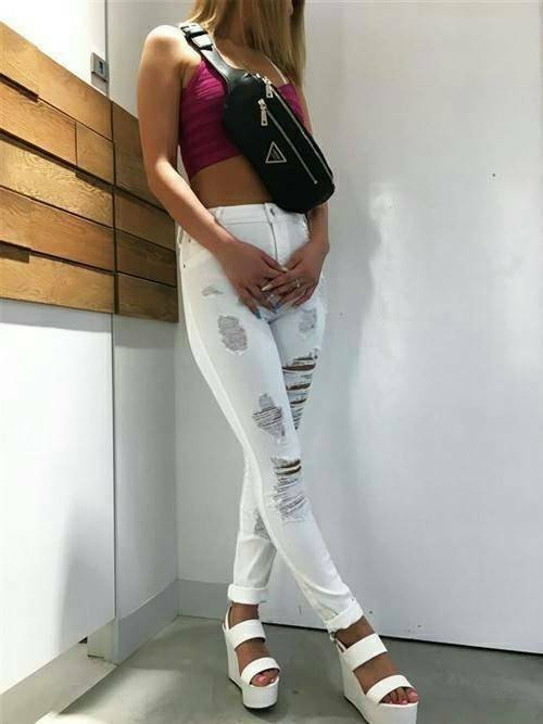 GUESS URBAN SPORT SAVOY BLACK BELT BAG กระเป๋าหนังเรียบสวยคาดเอว/อก ทรงสปอร์ตสีดำ ด้านหน้าและด้านในติดโลโก้แบรนด์สีทอง เปิดปิดด้วยซิป มี 1 ช่องซิปหน้า ภายในกระเป๋าโล่งกว้าง มีอีกหนึ่งช่องซิปเล็ก สามารถใส่มือถือได้ทุกรุ่น จุของได้เยอะ รับรองถูกใจสาวๆแน่นอน