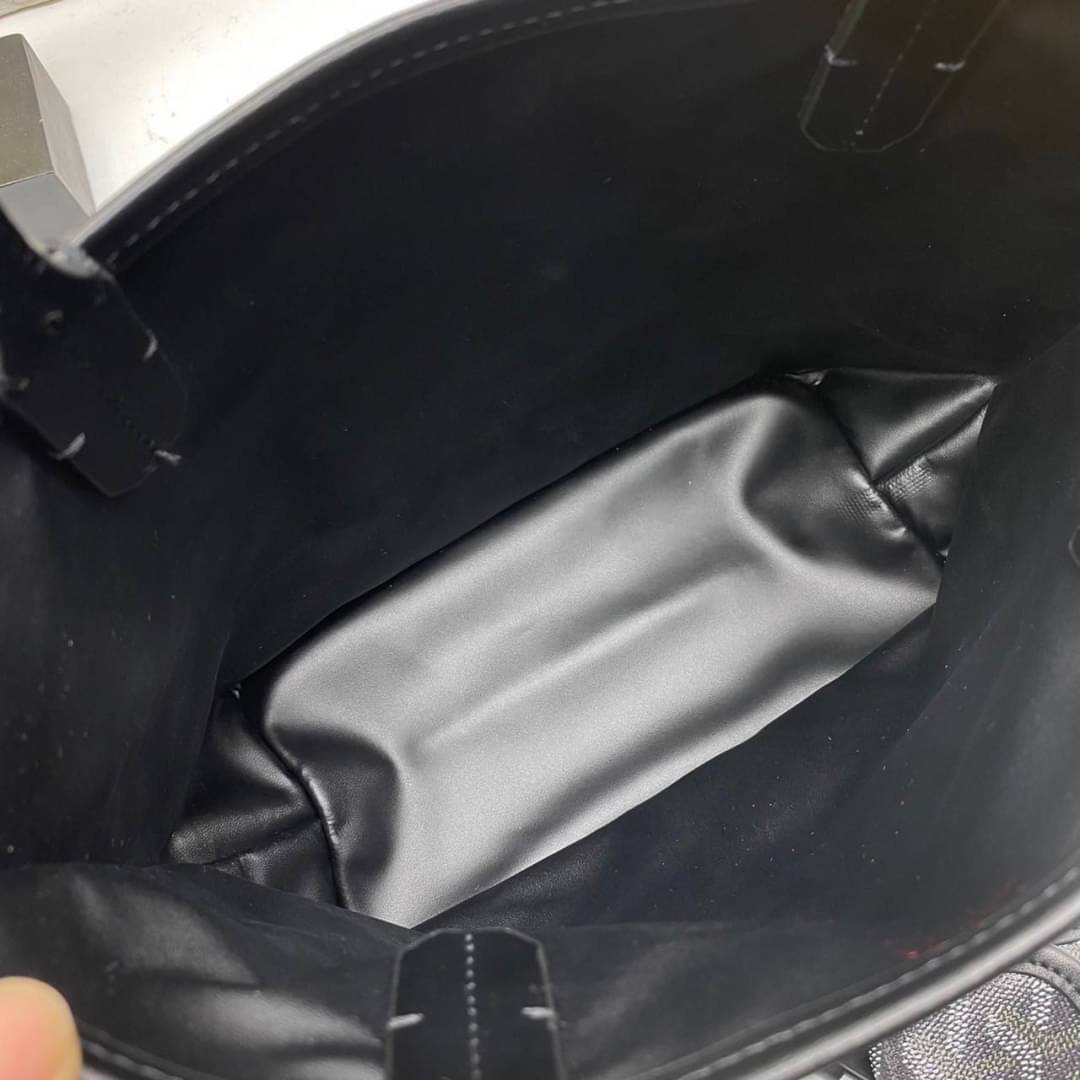 9 สี GOYARD ANJOU TOTE MINI / Goyard Mini Tote เกรดออริจินอลสลับแท้ ใช้งานต่างประเทศได้ ฮอตไอเท็ม กับกระเป๋าสะพายทรงโท้ท ไซส์มินิ กะทัดรัด มาครบสีขายดี เลิศทุกสี รูปทรงคลาสสิค ดีไซน์เป็นเอกลักษณ์ ใช้งานได้หลากหลาย