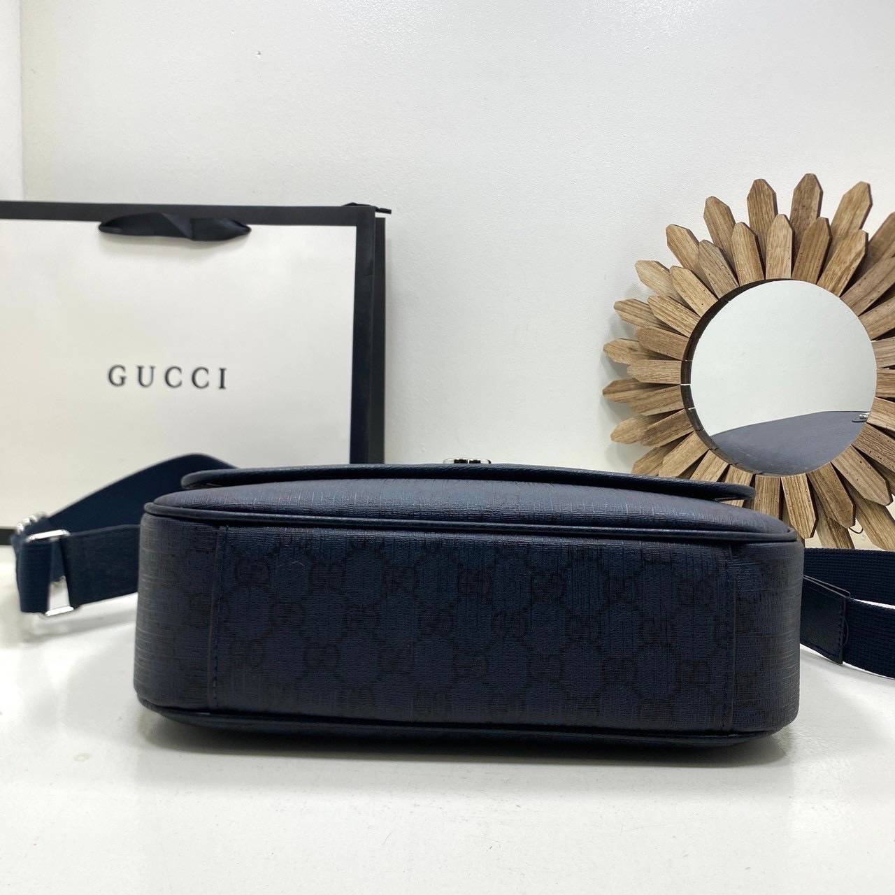 ORI หนังแท้ | GUCCI Ophidia medium messenger bag Navy Blue กระเป๋าสะพายทรงแมสเซ็นเจอร์ Canvas GG Supreme เนื้อผ้าที่เหมาะสำหรับไลน์แอคเซสเซอรี่สำหรับผู้ชาย โดยการเพิ่มกลิ่นอายความโมเดิร์นให้กับดีไซน์ของแบรนด์อันเป็นเอกลักษณ์