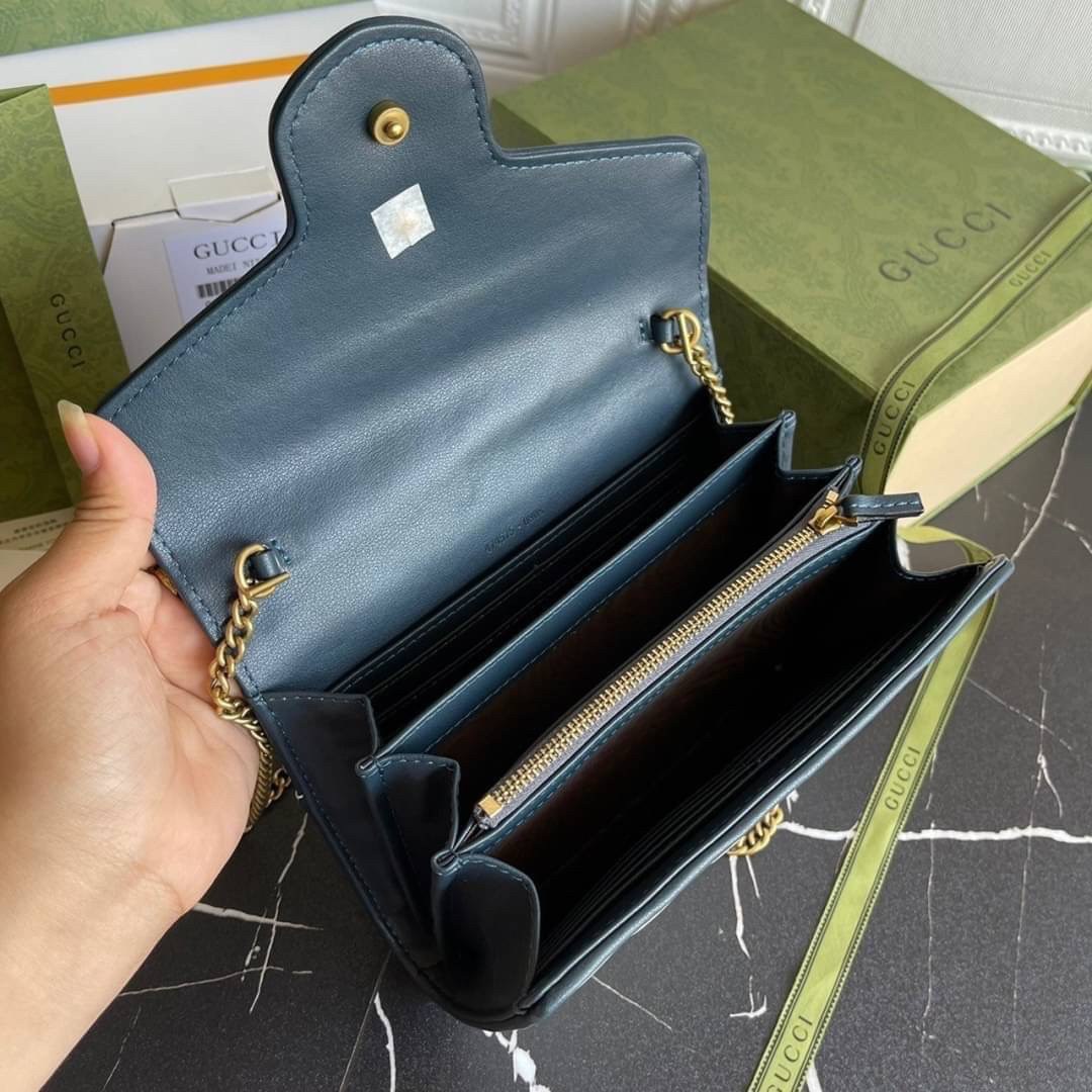หนังแท้ GG Marmont matelassé mini bag พร้อมส่งที่ไทย GUCCI Wallet on Chain ภาพสินค้าถ่ายจากงานขายจริง รุ่นนี้หนังสวยมากค่ะ ละมุนที่สุด ใส่บัตร ใส่แบงค์ได้ รับรองว่าจะเป็นกระเป๋าที่จะหยิบใช้งานได้บ่อยๆ รับประกันความสวยปังค่าาา