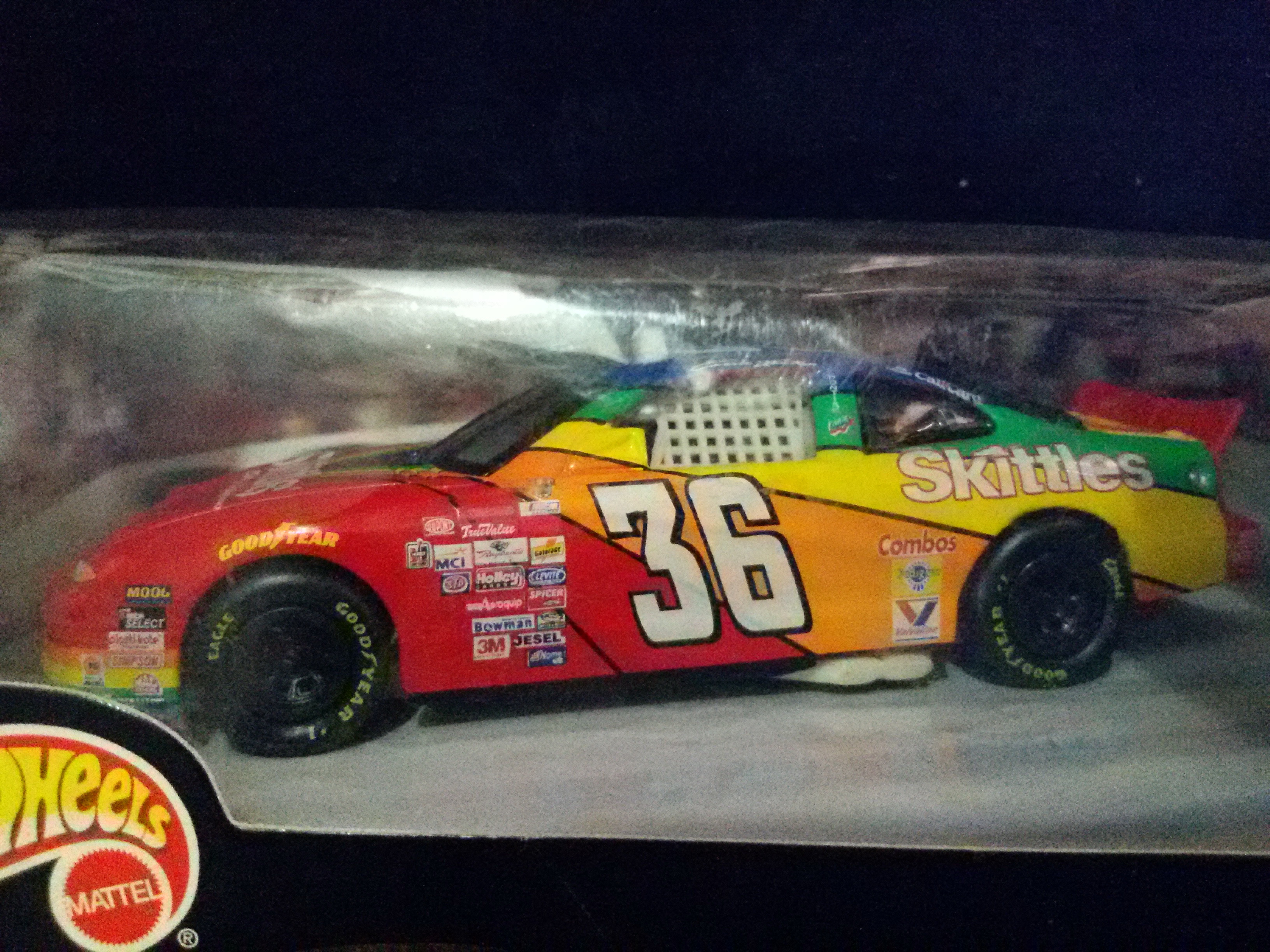 รถเหล็ก Hot Wheels NASCAR Pro Racing Series Ernie Irvan #36 Skittles Car (1:43 scale)