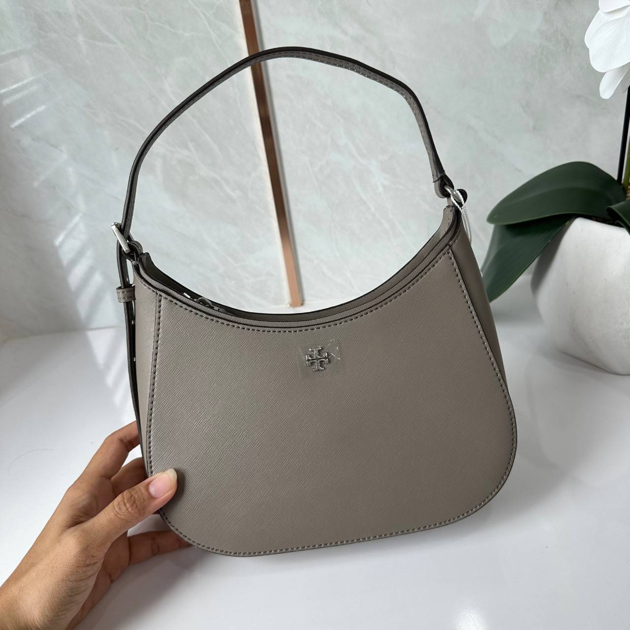 TORY BURCH EMERSON ZIP SHOULDER BAG 137416 / TORY BAG พร้อมส่ง 3 สี กระเป๋าสะพายไหล่ / คล้องแขน หนังซาเฟียโน่ ทนทาน