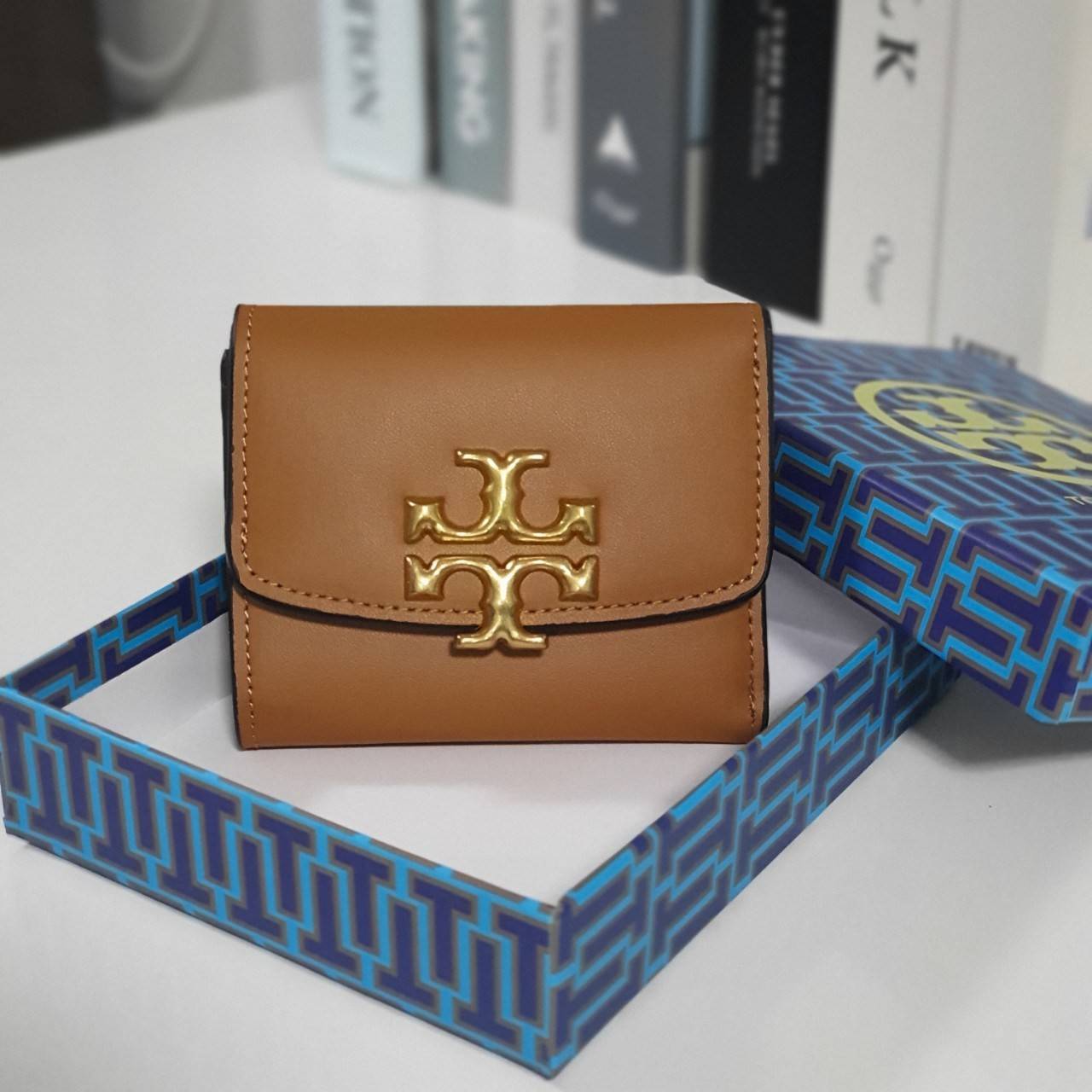 ของแท้ 💯% TORY BURCH SMALL WALLET กระเป๋าสตางค์สุดคลาสสิค ใบจิ๋วขนาดกำลังน่ารัก พกพาง่าย วัสดุหนังแท้ ประดับโบโก้ทอง