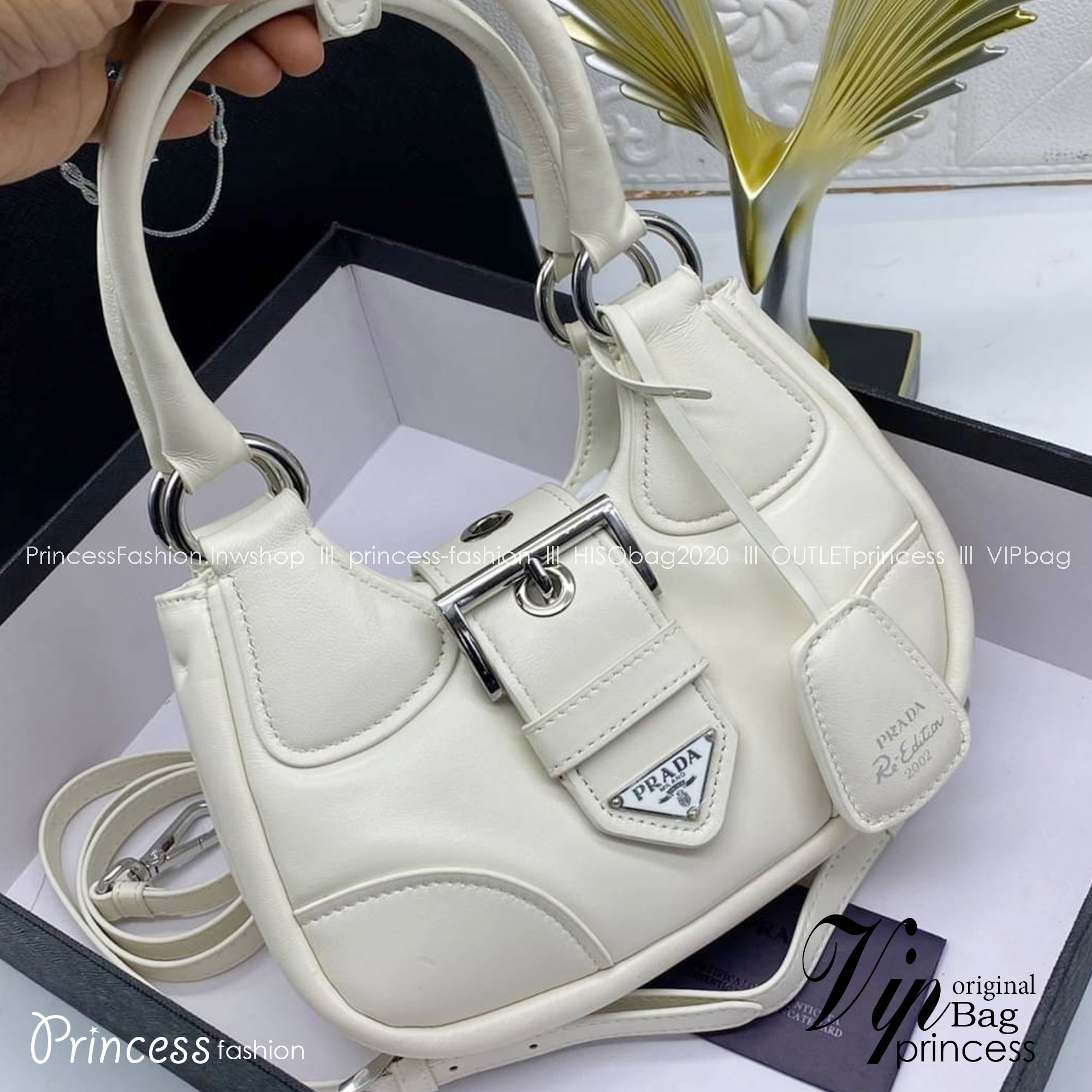 Prada Moon padded nappa-leather bag / PRADA LEATHER HANDBAG พร้อมส่งที่ไทย กระเป๋าสะพาย คอลที่ใครๆ เห็นก็ต้องรัก ขนาดกำลังน่ารัก ดีไซน์สวยดูแพง ด้วยวัสดุที่มีคุณภาพหนัง nappa สัมผัสดีงาม **สินค้าเกรดท็อปออริจินอล 1:1 สลับแท้