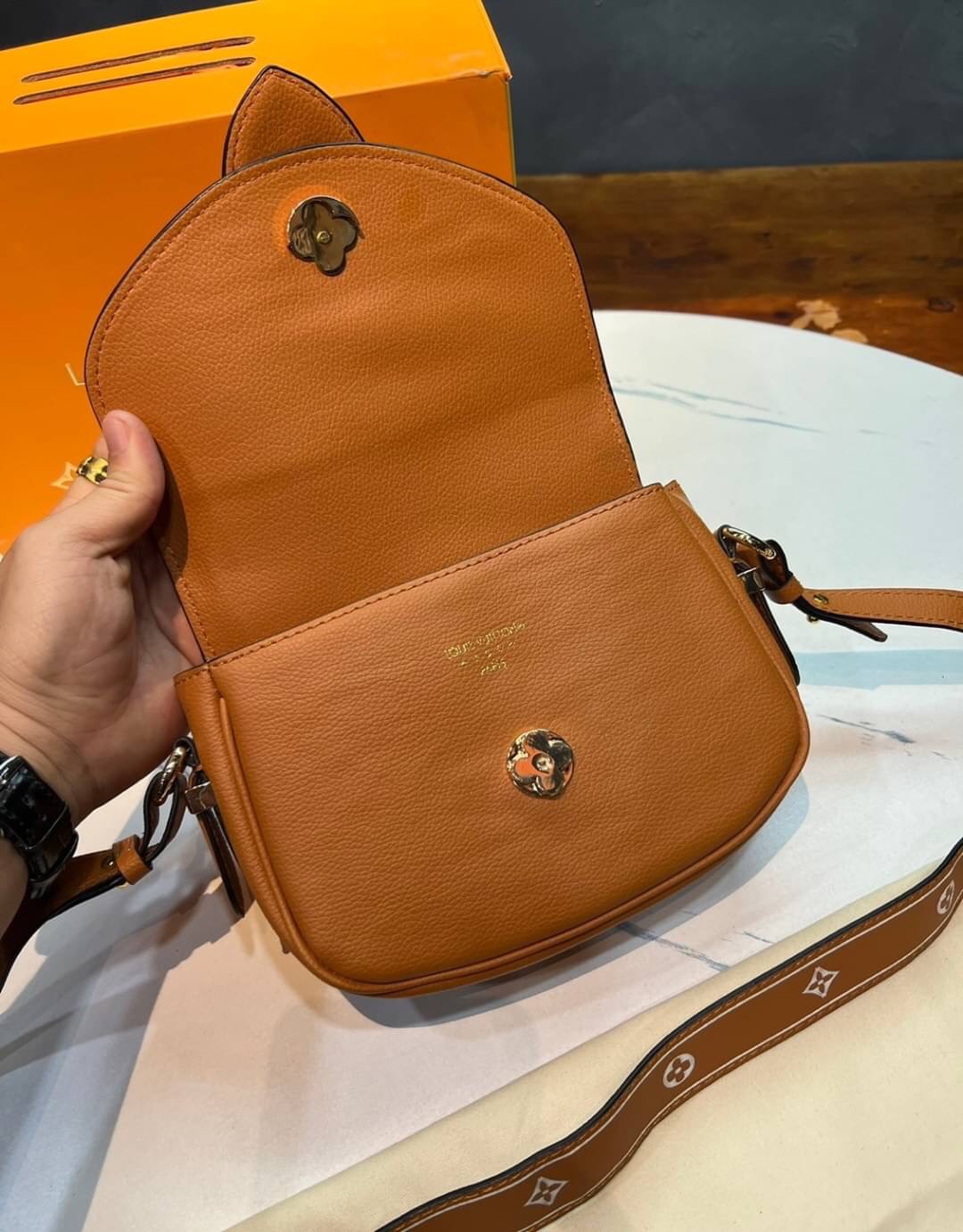 VIP 】หนังแท้ Louis Vuitton Crossbody & Shoulder Bag พร้อมส่งที่ไทย 4 สี