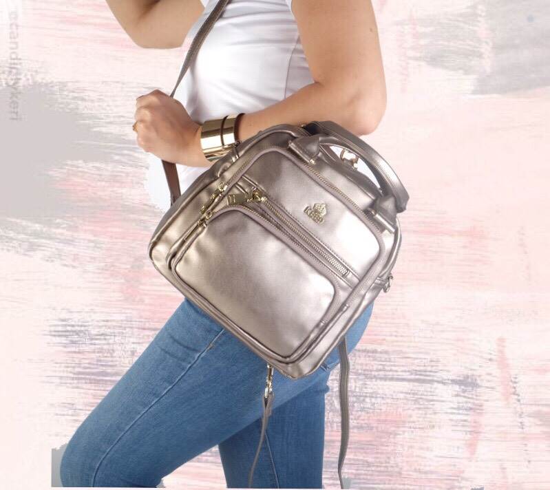 New arrival • KEEP Veeva Backpack • 🎒👟กระเป๋าเป้หนังแกะสังเคราะห์ นิ่มๆ ปรับ ถือ/สะพายได้หลากหลายการใช้งานคะ 👑กระเป๋าเป้สวยๆ 3in1 ปรับการใช้งานได้หลากหลายรูปแบบ ใบนี้ ร้านแนะนำเลยคะ ตัวกระเป๋าเป็นหนังแกะสังเคราะห์ นิ่มมาก น่ำหนักเบ