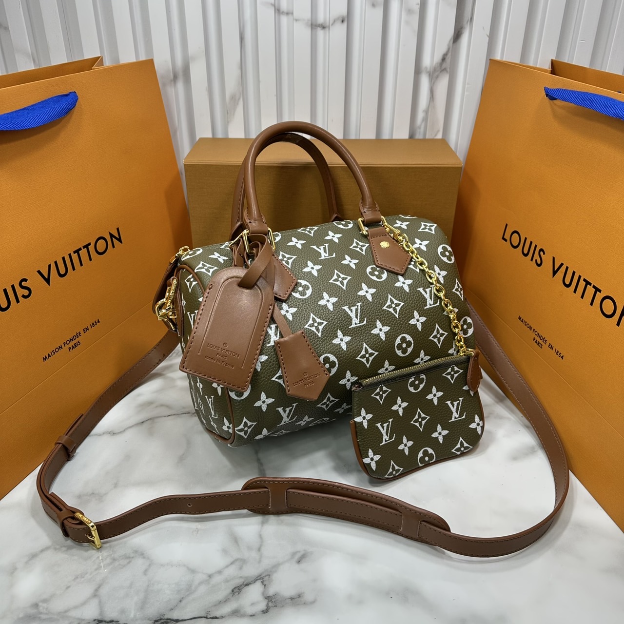 ORI หนังแท้ | LV Speedy P9 Bandoulière 25 Bag กระเป๋าสะพายทรงหมอนสปีดี้ คอลใหม่ล่าสุดหรูหราโดดเด่น รูปทรงใช้งานง่ายสวยตลอดกาล ใช้ได้กับทุกลุค ทุกโอกาส ภายในโล่งกว้างมาก ใส่ของสำคัญได้ครบแน่นอนจ้า