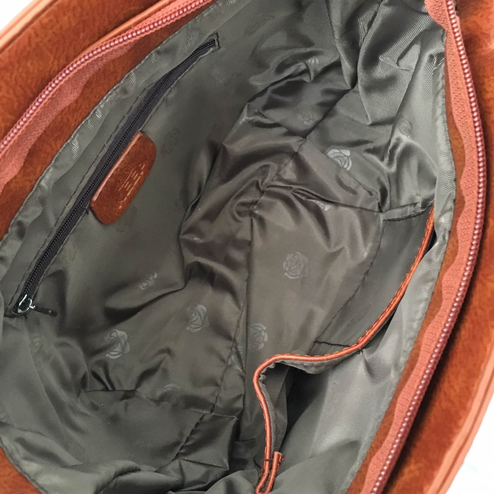 รุ่นใหม่ ล่าสุด !! จากแบรนด์ KEEP ทรงสวย ขนาดกำลังดีคะ จุดเด่นดีเทลใบนี้ - หนังกลับ สีสวย ลายหนังชัดเจน -ขนาดกำลังดี ใส่มือถือ กระเป๋าตังค์ยาวได้